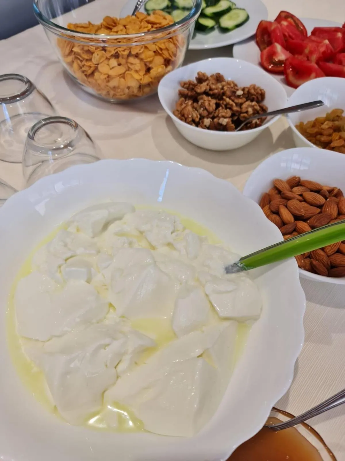 Food and drinks in B&B Champagne, Vlore Bay