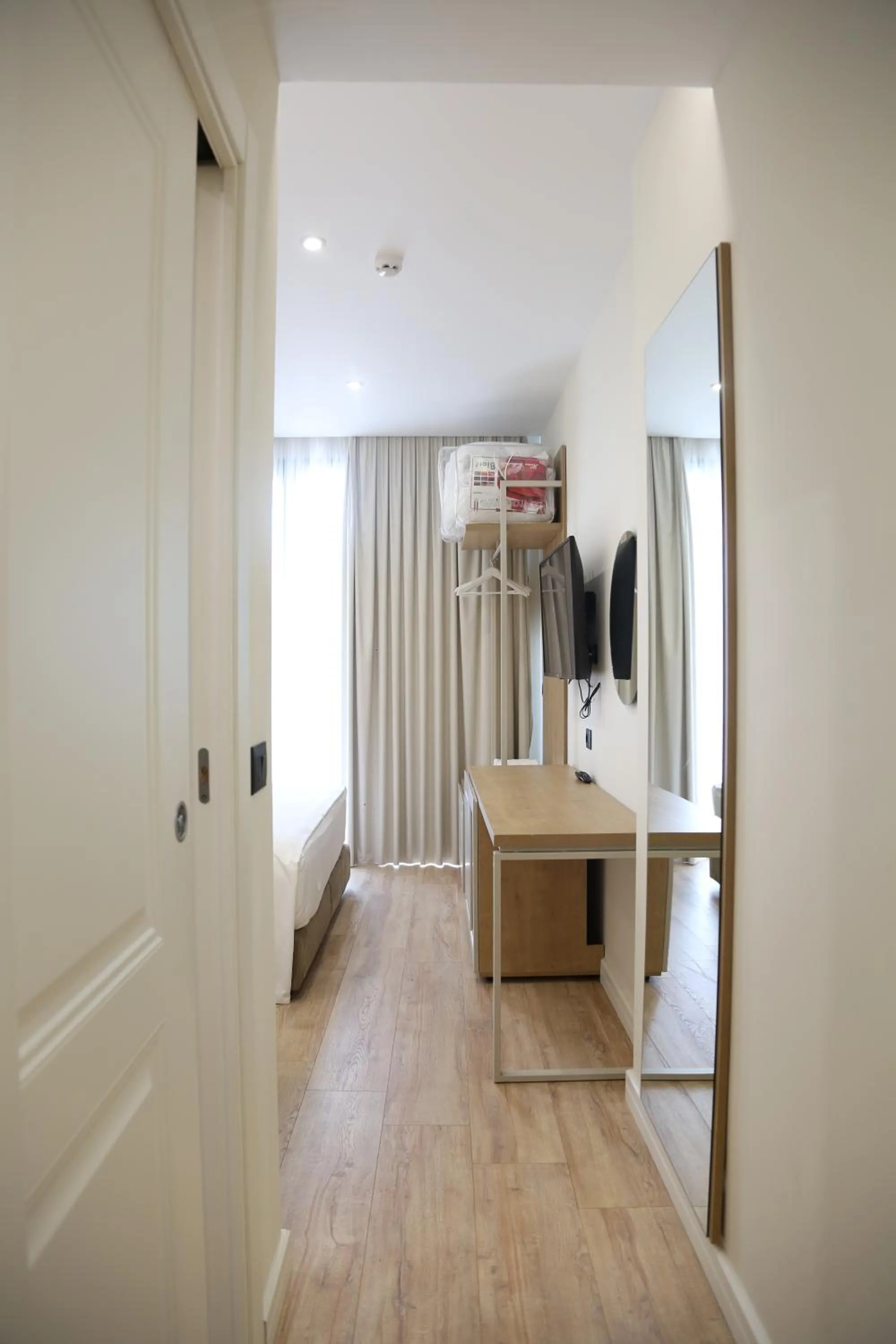 Photo of the whole room in B&B Champagne, Vlore Bay