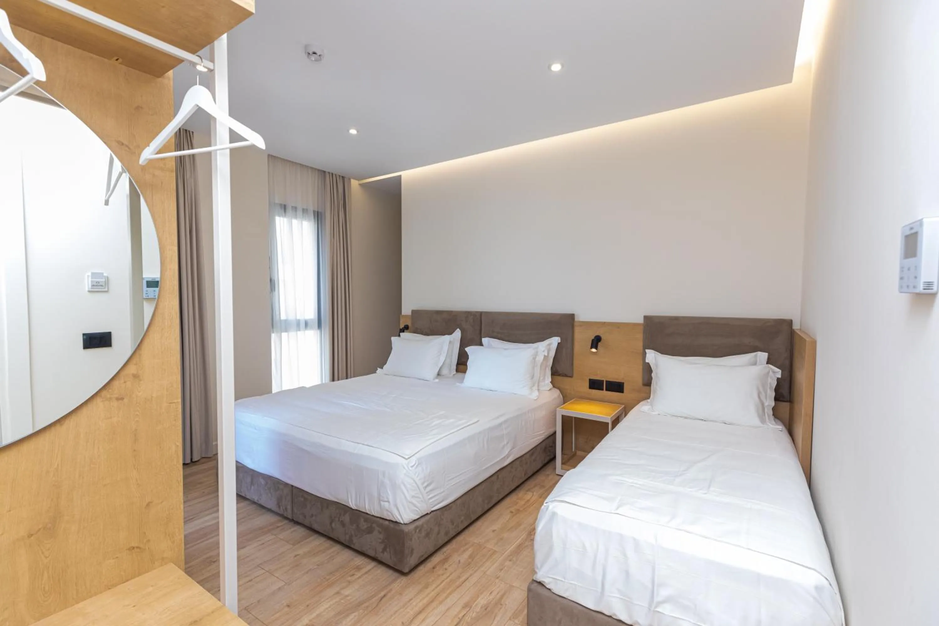 Bed in B&B Champagne, Vlore Bay