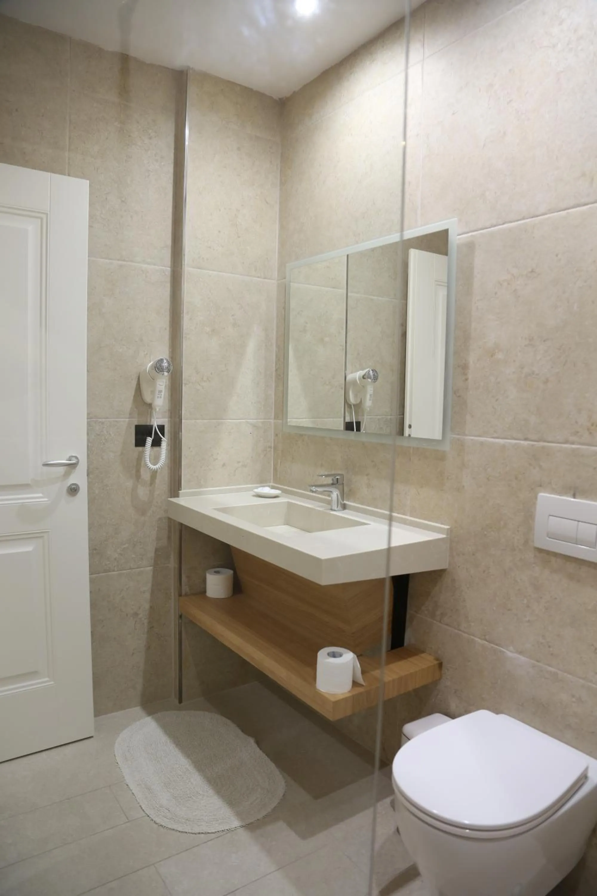 Bathroom in B&B Champagne, Vlore Bay