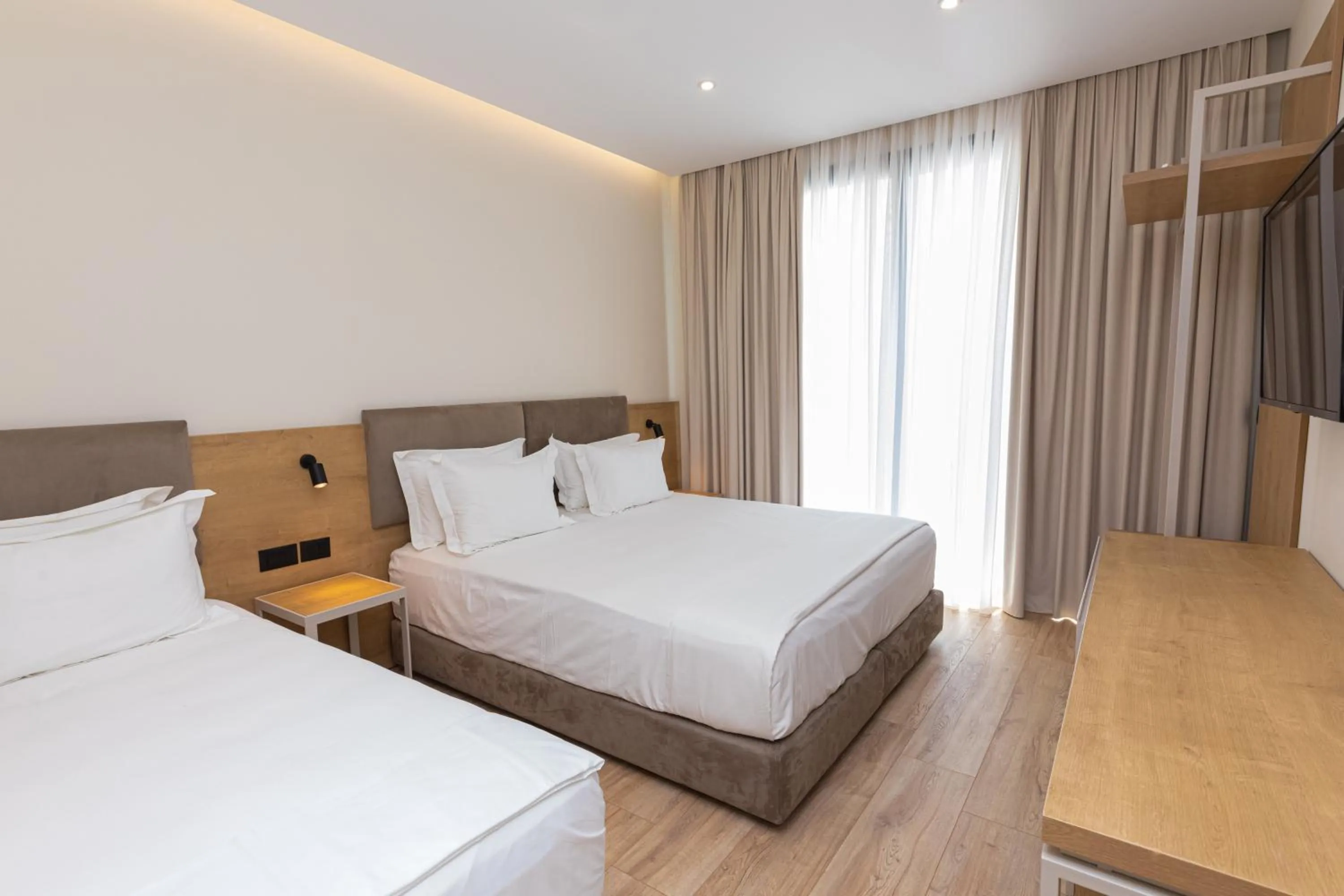 Bed in B&B Champagne, Vlore Bay