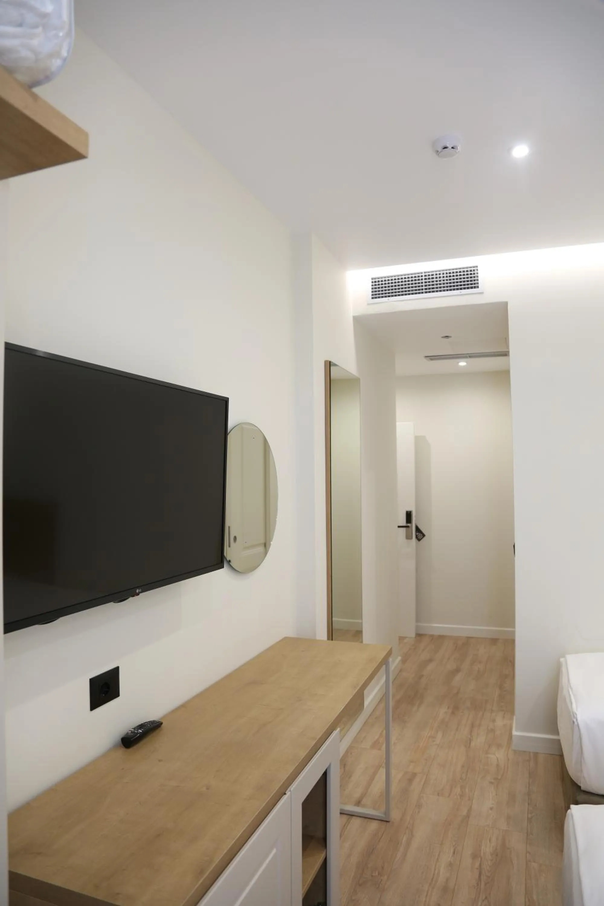 TV and multimedia in B&B Champagne, Vlore Bay