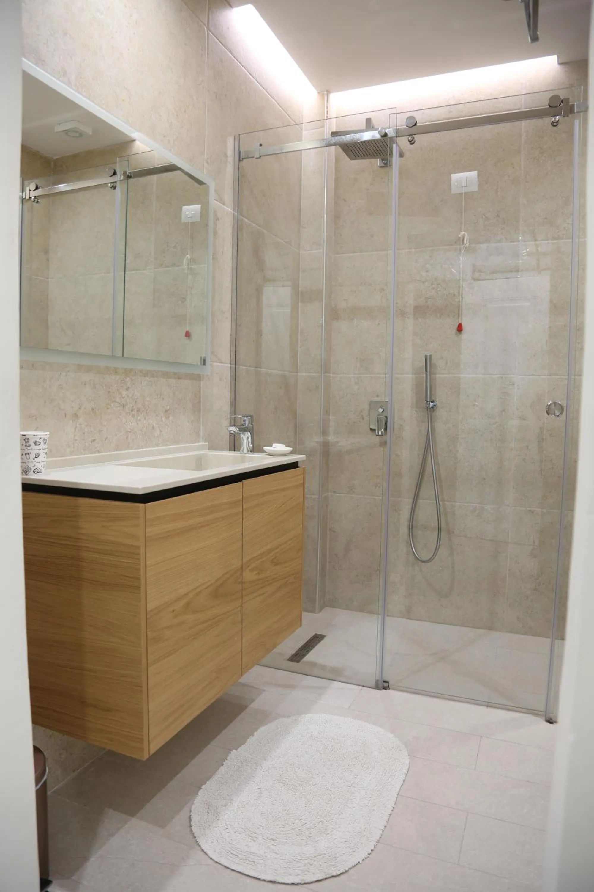 Bathroom in B&B Champagne, Vlore Bay