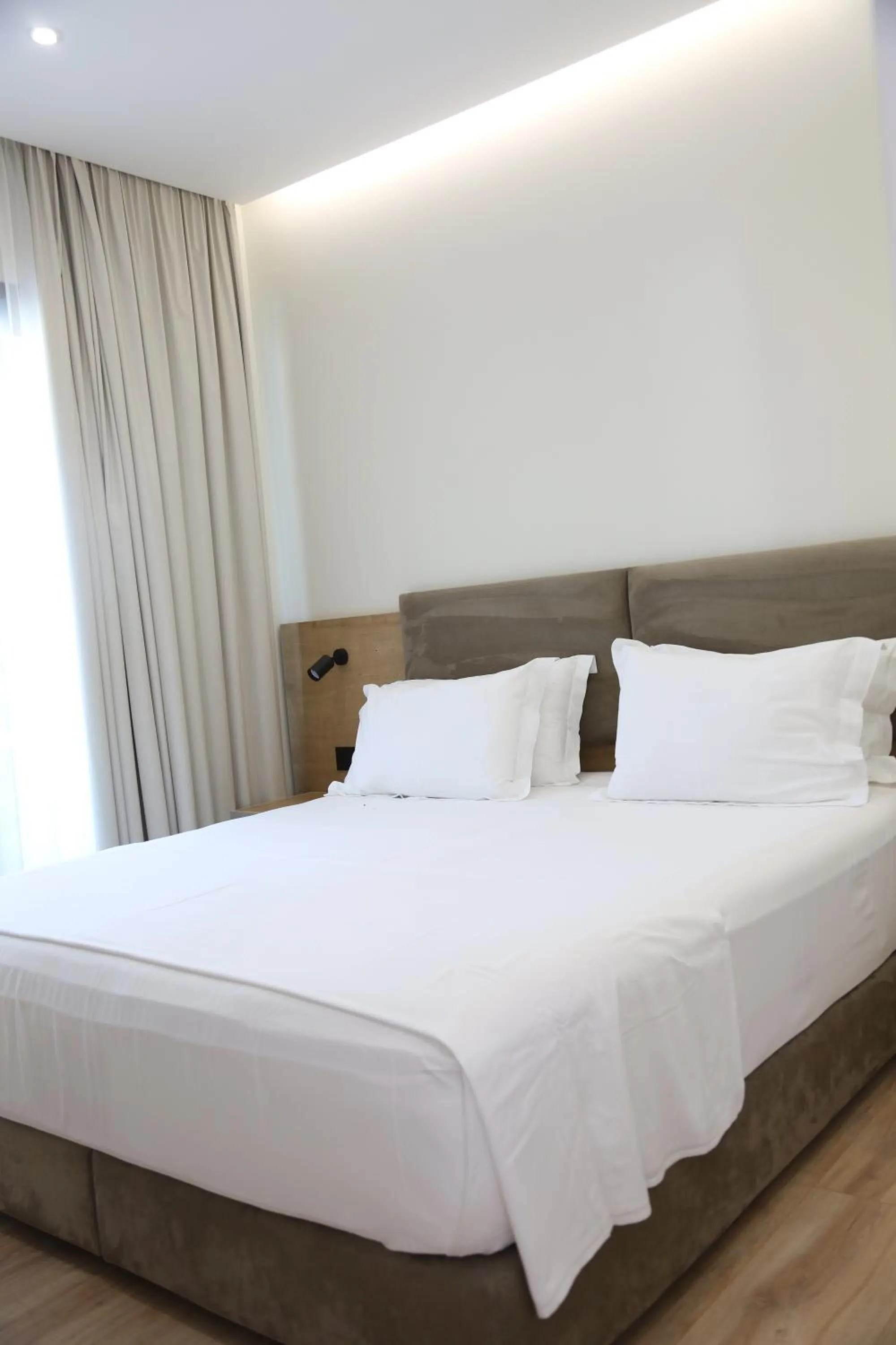 Bed in B&B Champagne, Vlore Bay