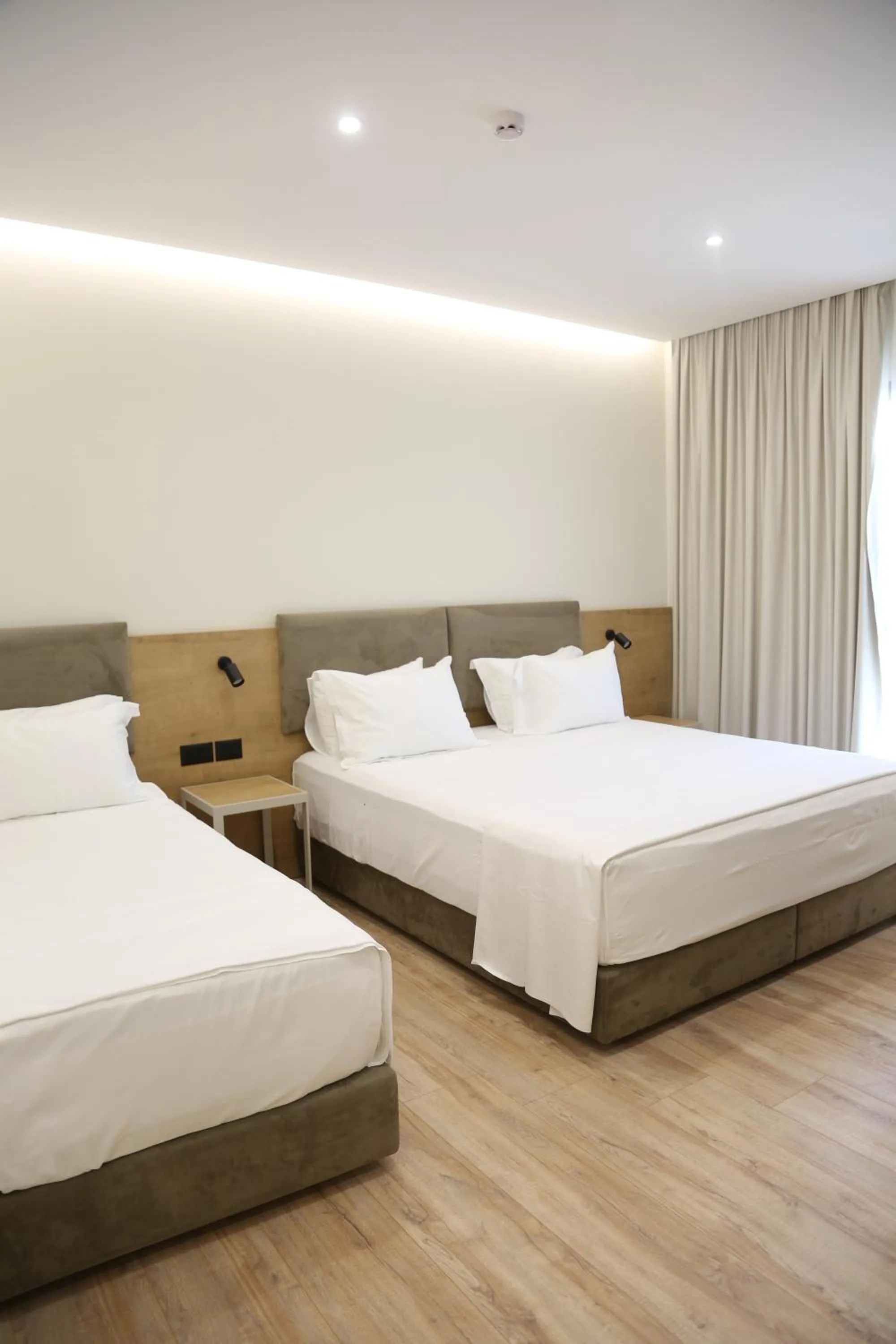 Bed in B&B Champagne, Vlore Bay