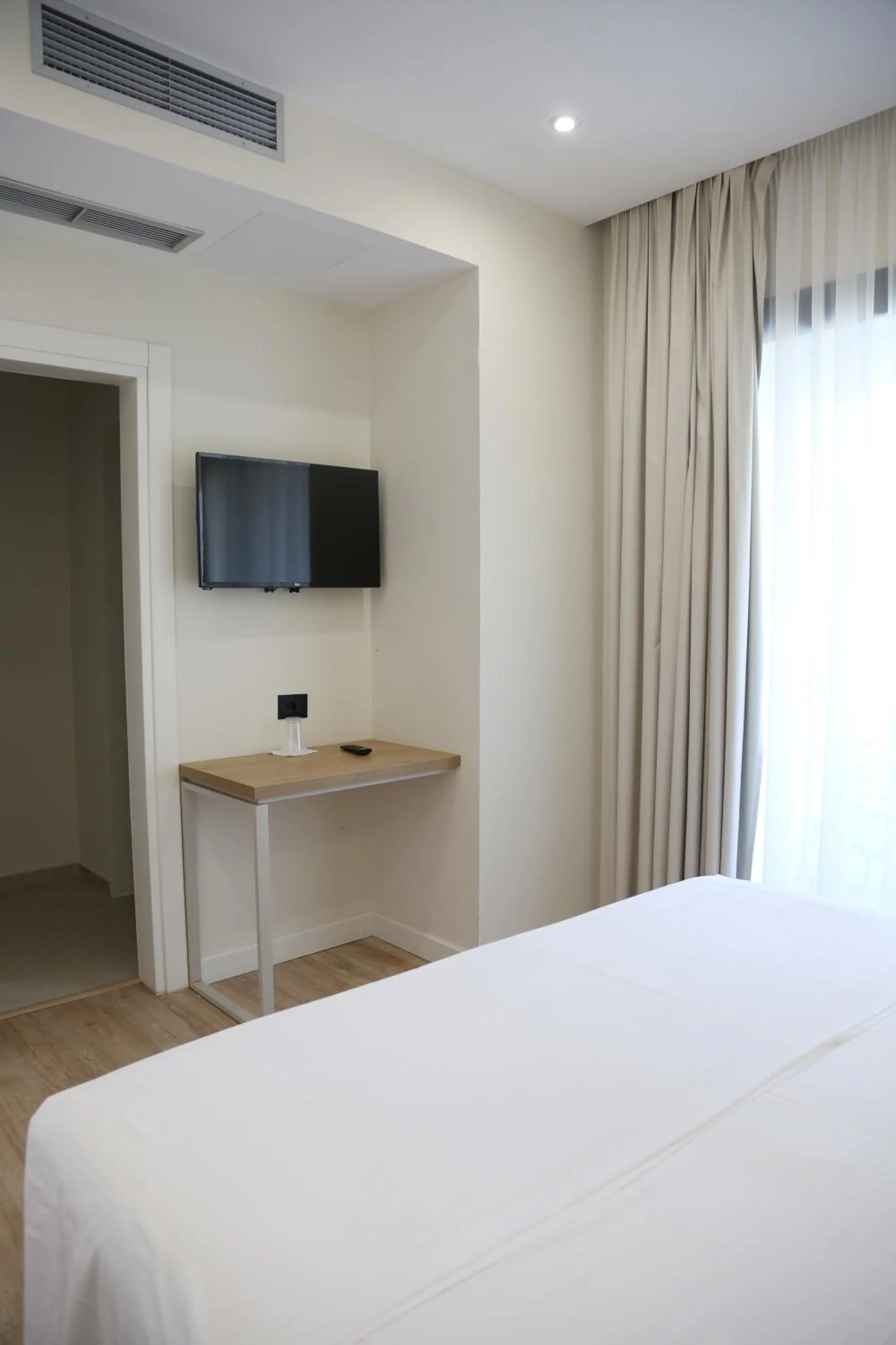 Bed in B&B Champagne, Vlore Bay