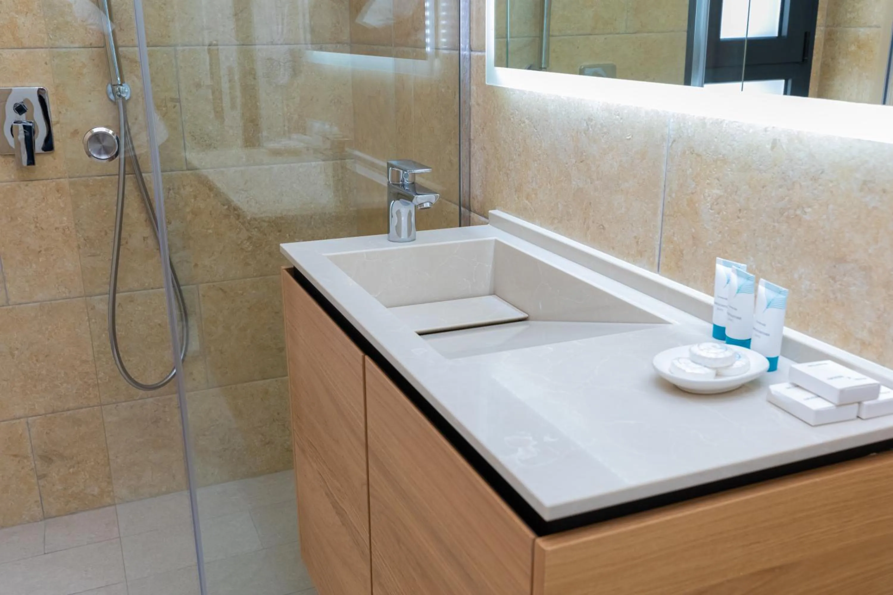 Bathroom in B&B Champagne, Vlore Bay