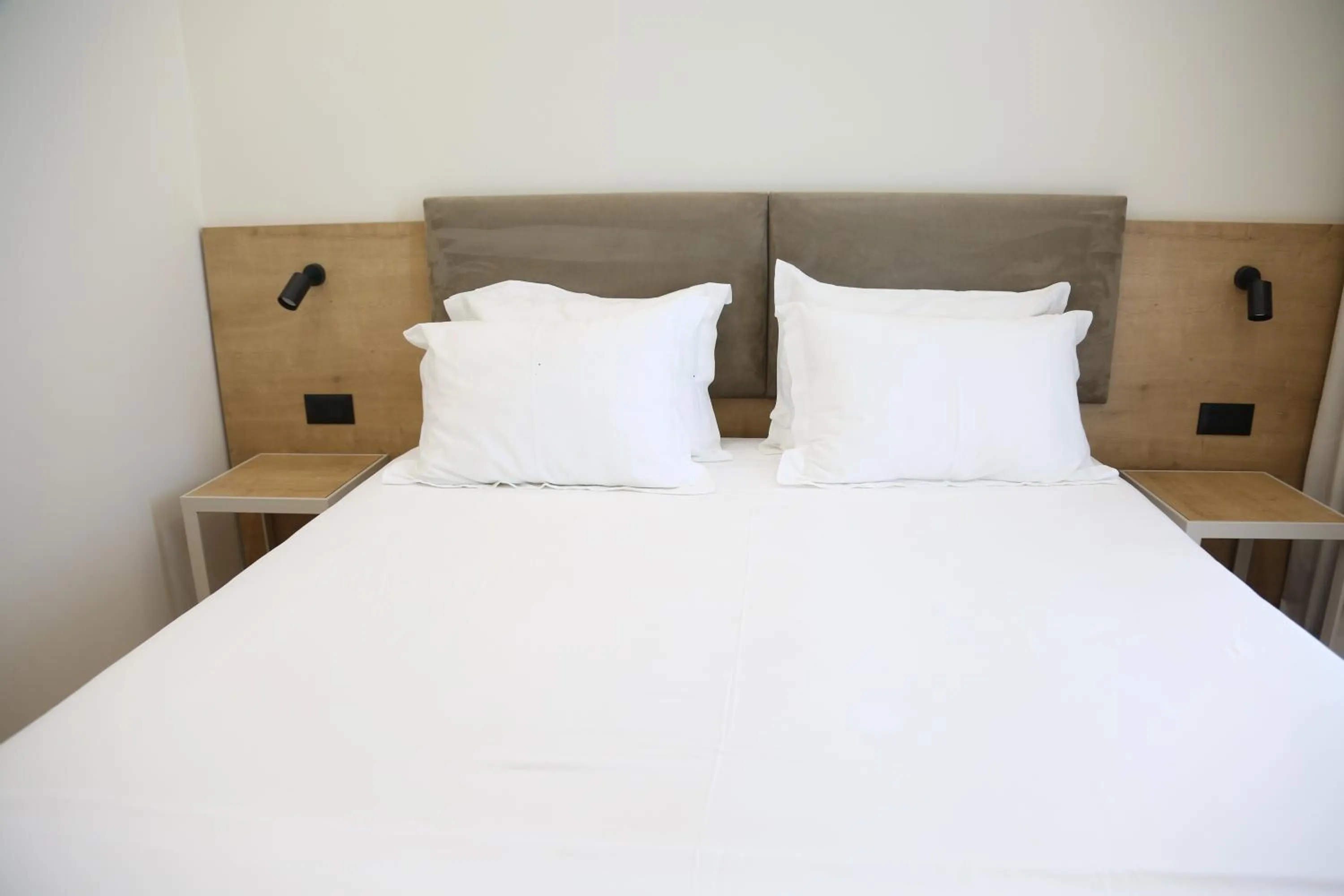 Bed in B&B Champagne, Vlore Bay