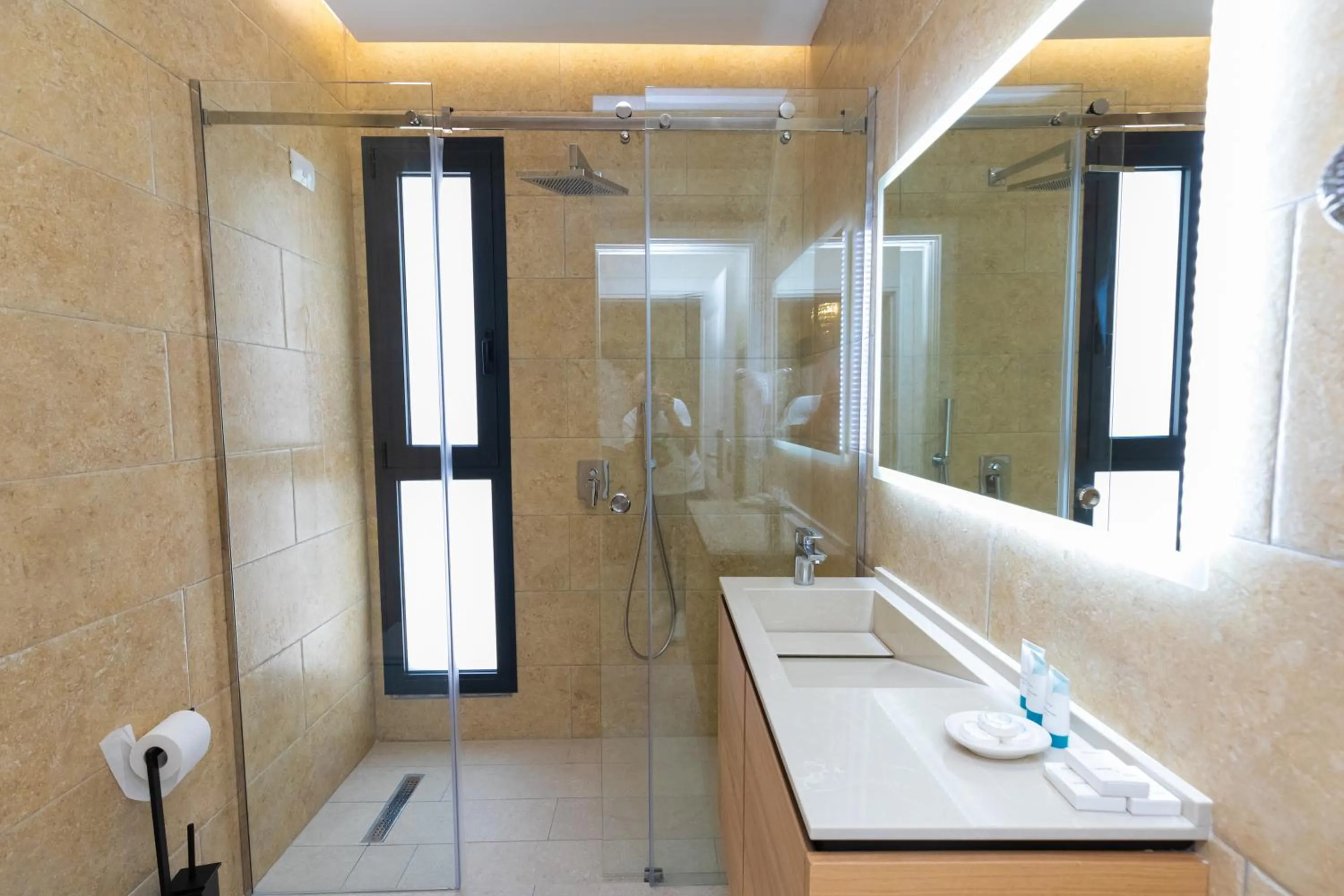 Bathroom in B&B Champagne, Vlore Bay