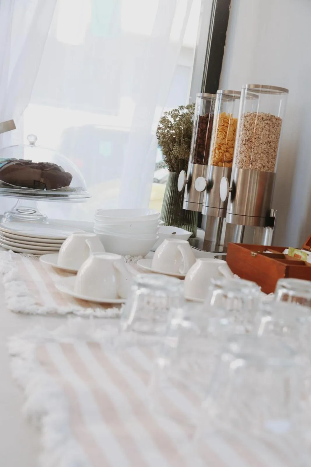 Food and drinks in B&B Champagne, Vlore Bay