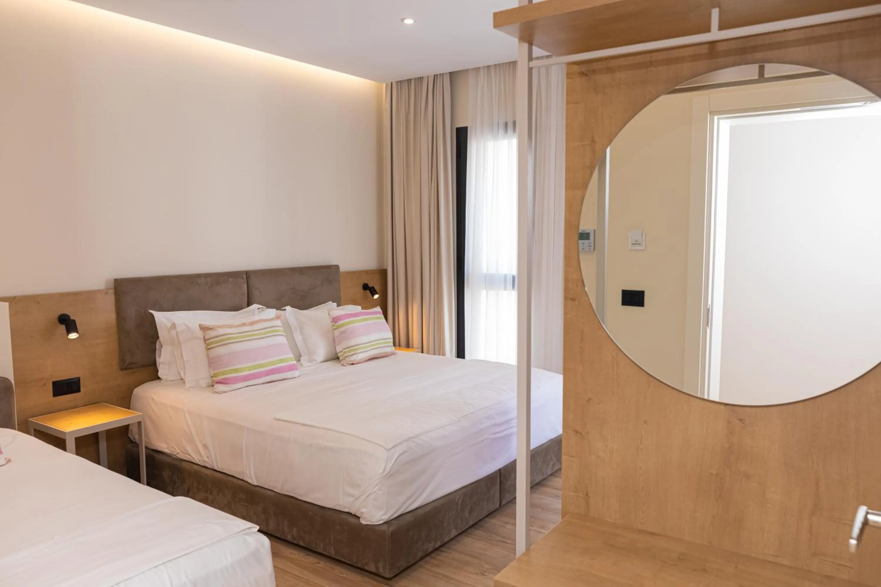 Bed in B&B Champagne, Vlore Bay