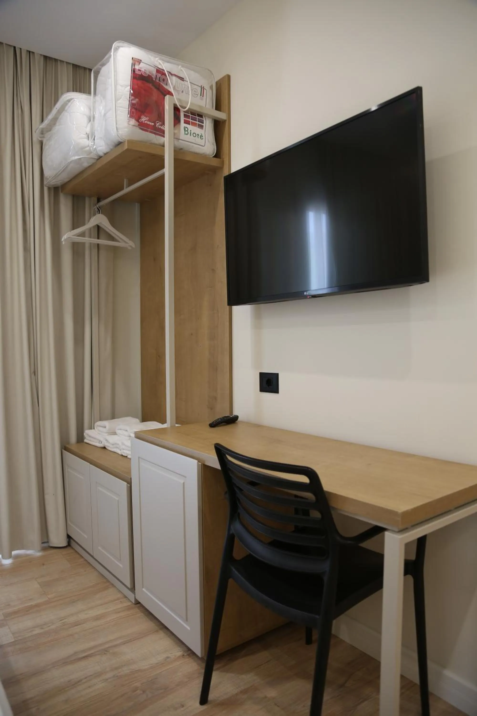 TV and multimedia in B&B Champagne, Vlore Bay