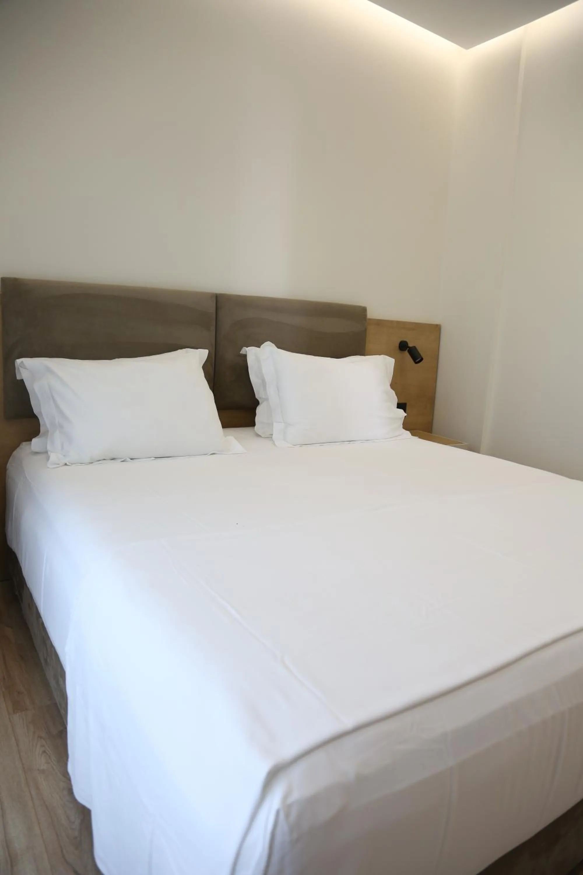 Bed in B&B Champagne, Vlore Bay