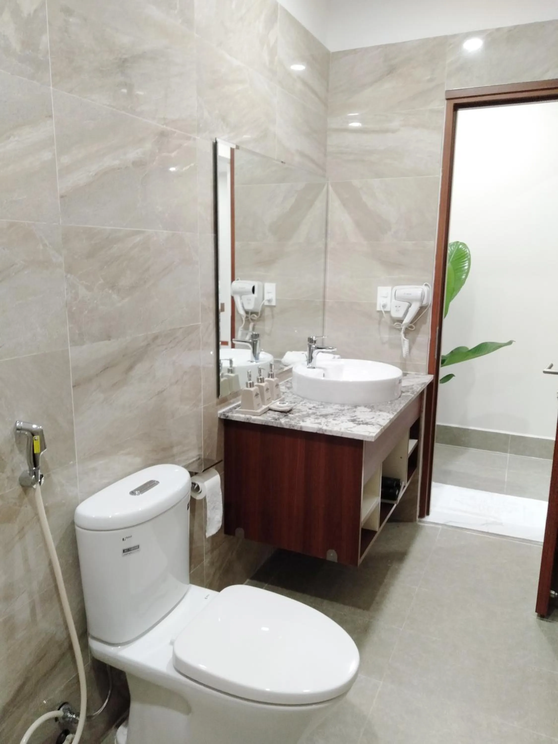 Toilet in The King Hotel - Condotel Thai Nguyen