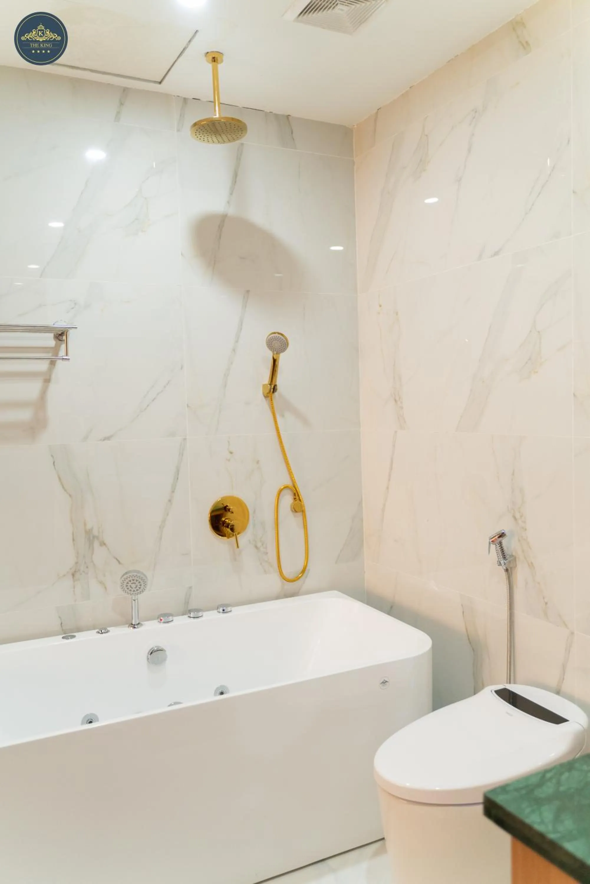 Shower in The King Hotel - Condotel Thai Nguyen