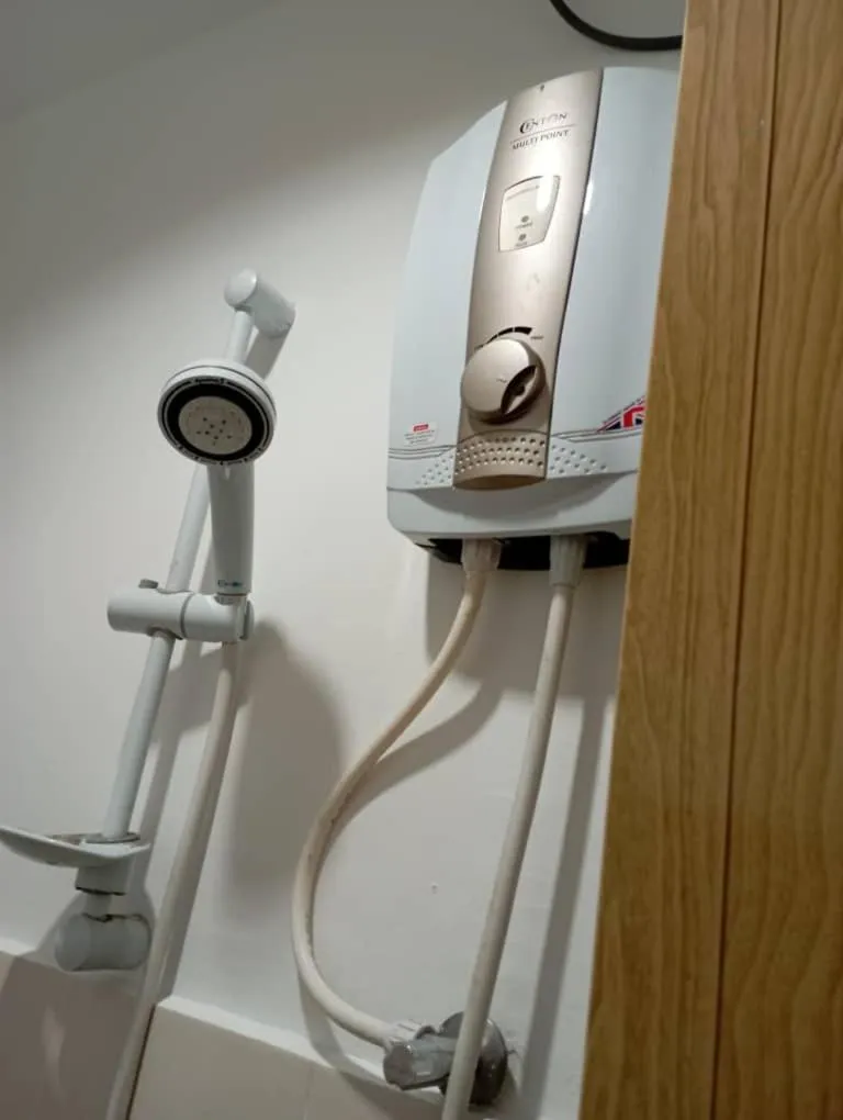 Bathroom in CH Budget Hotel