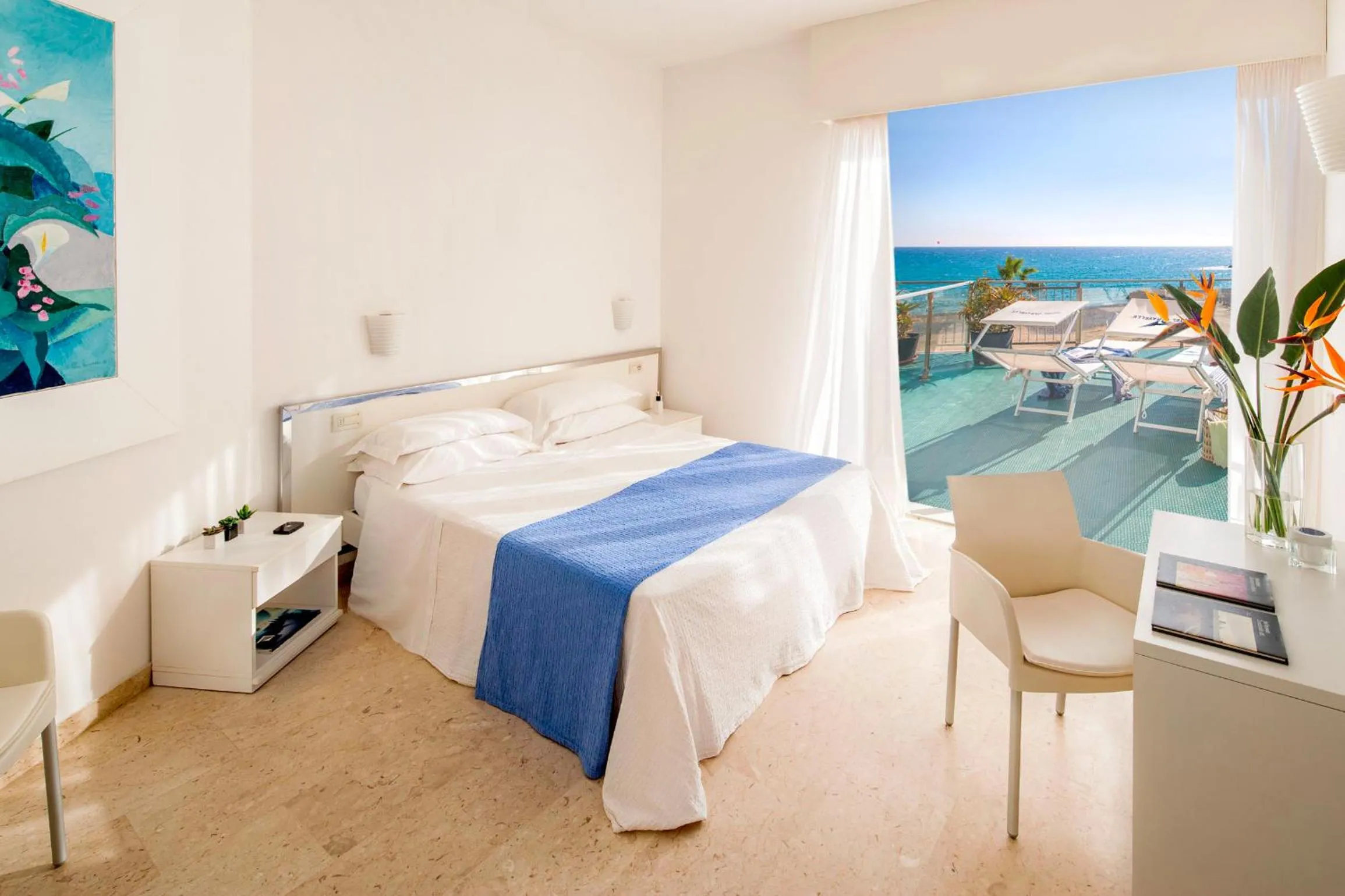 Bedroom in Hotel Caravelle Thalasso & Wellness