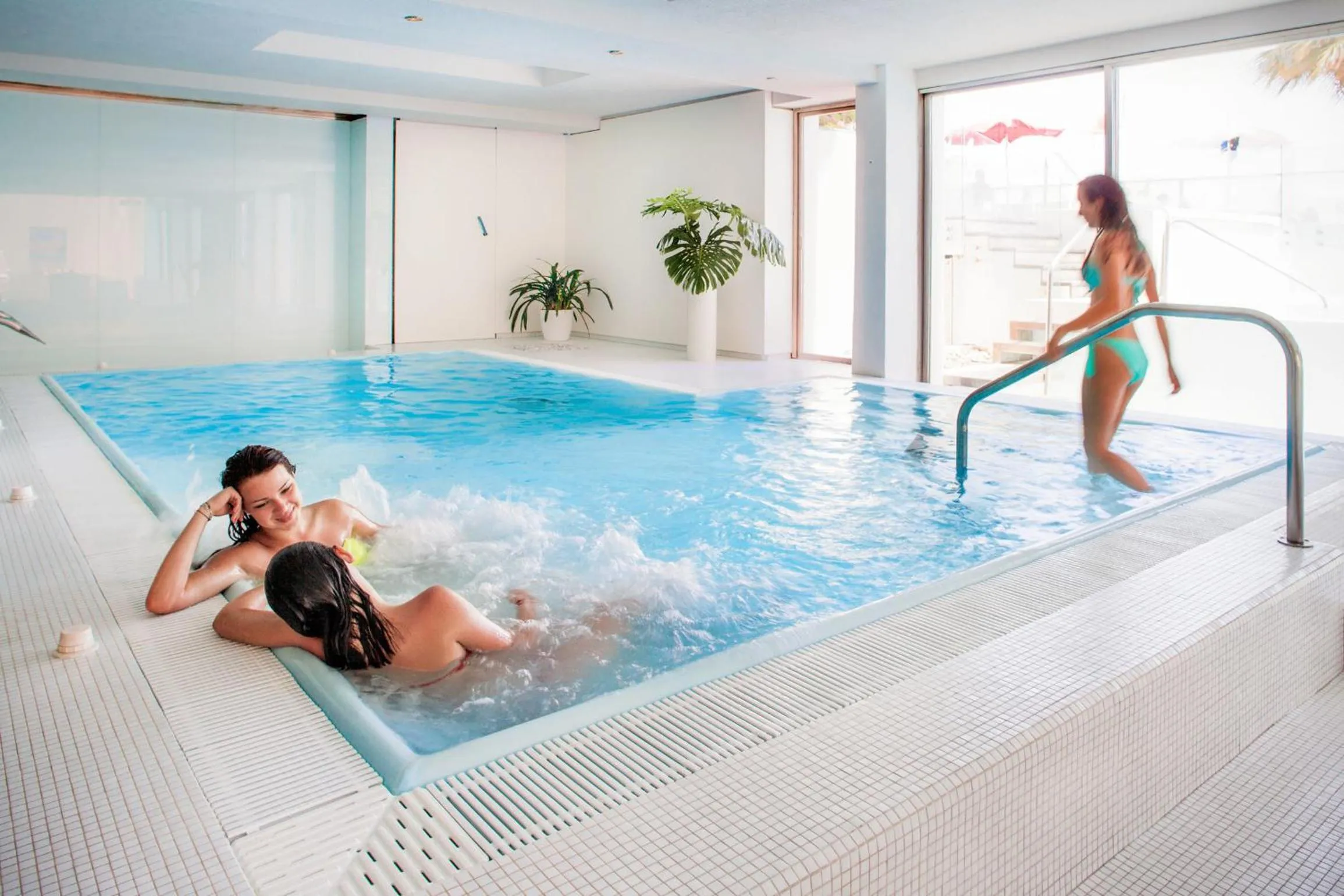 Hot Tub in Hotel Caravelle Thalasso & Wellness