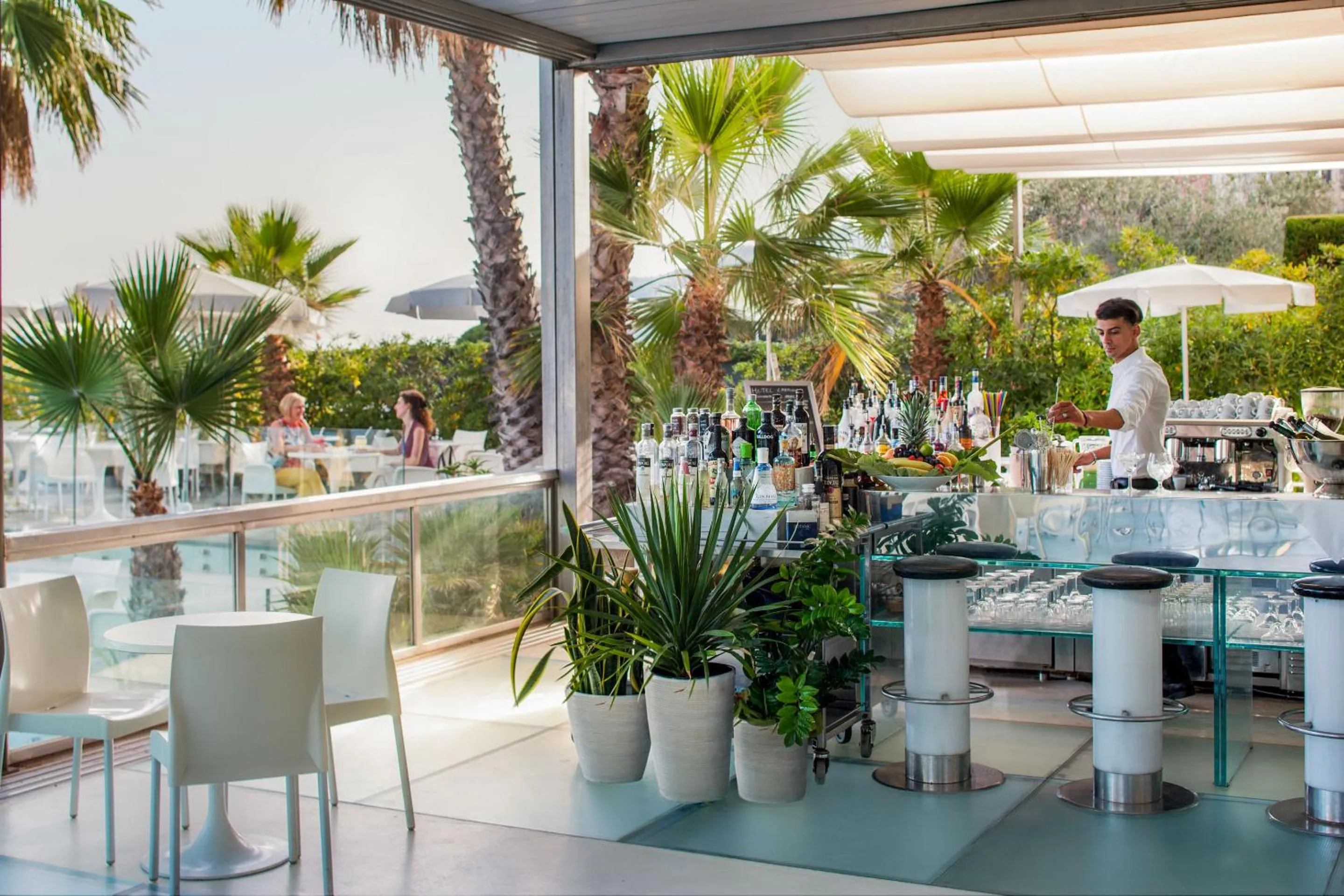 Lounge or bar in Hotel Caravelle Thalasso & Wellness