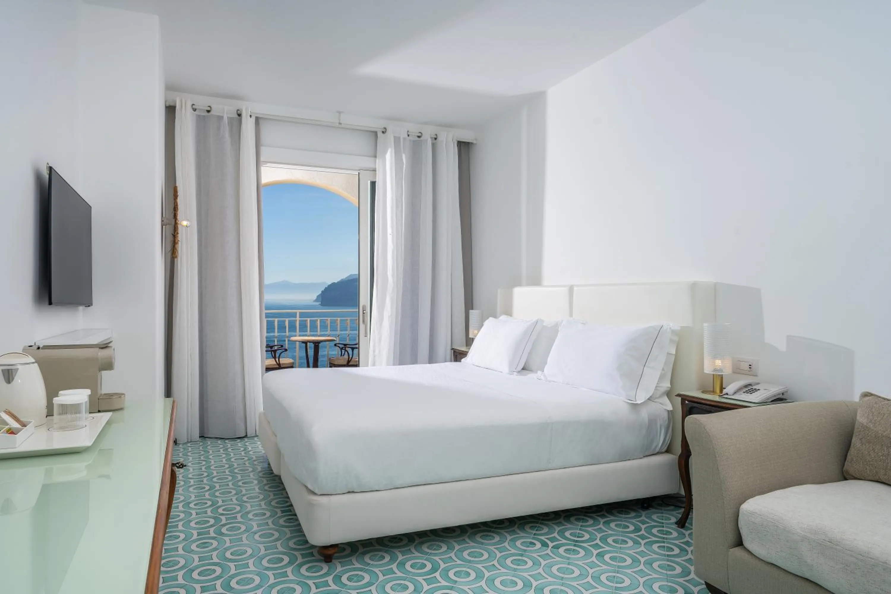 View (from property/room), Bed in Hotel Belair