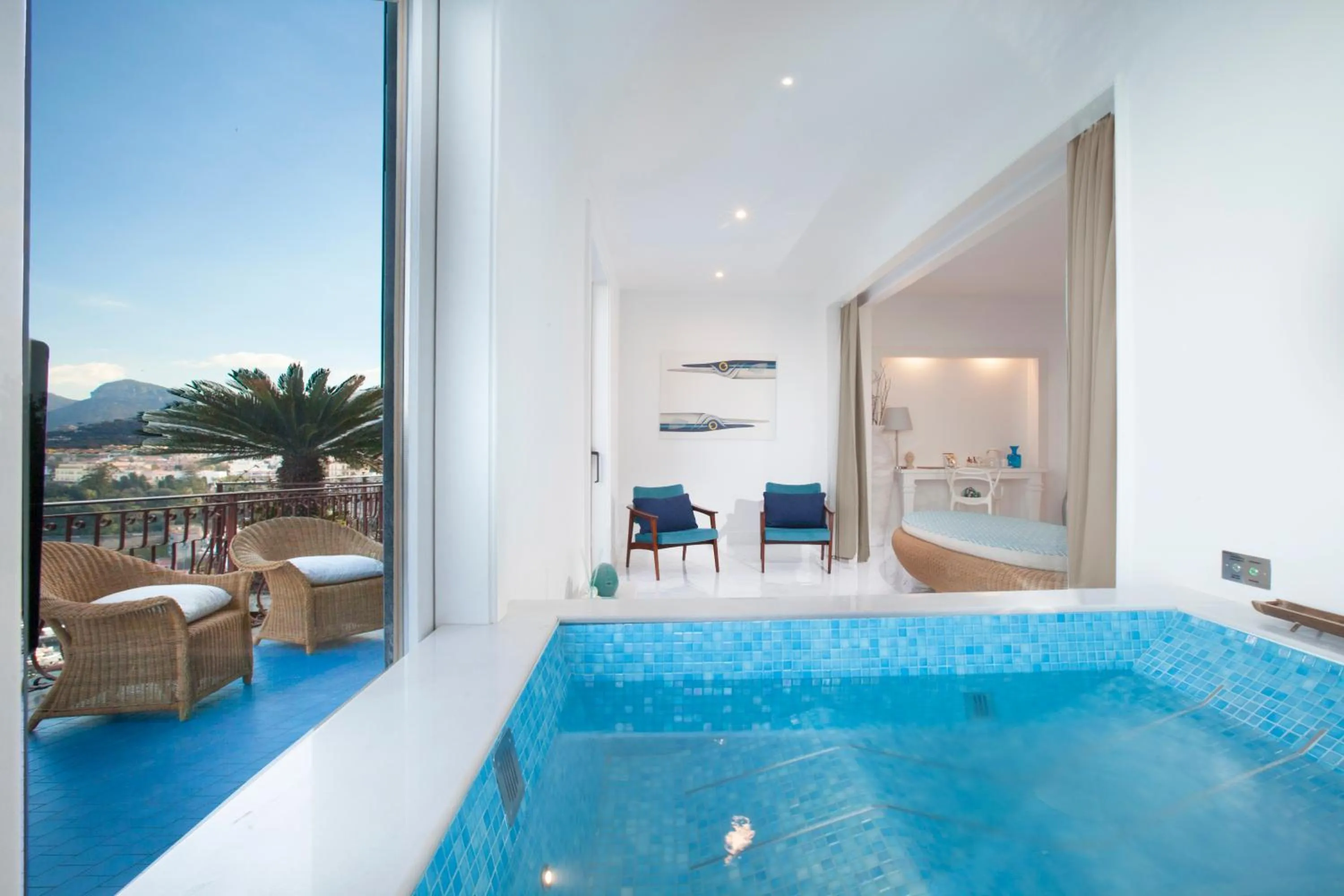 Hot Tub in Hotel Belair