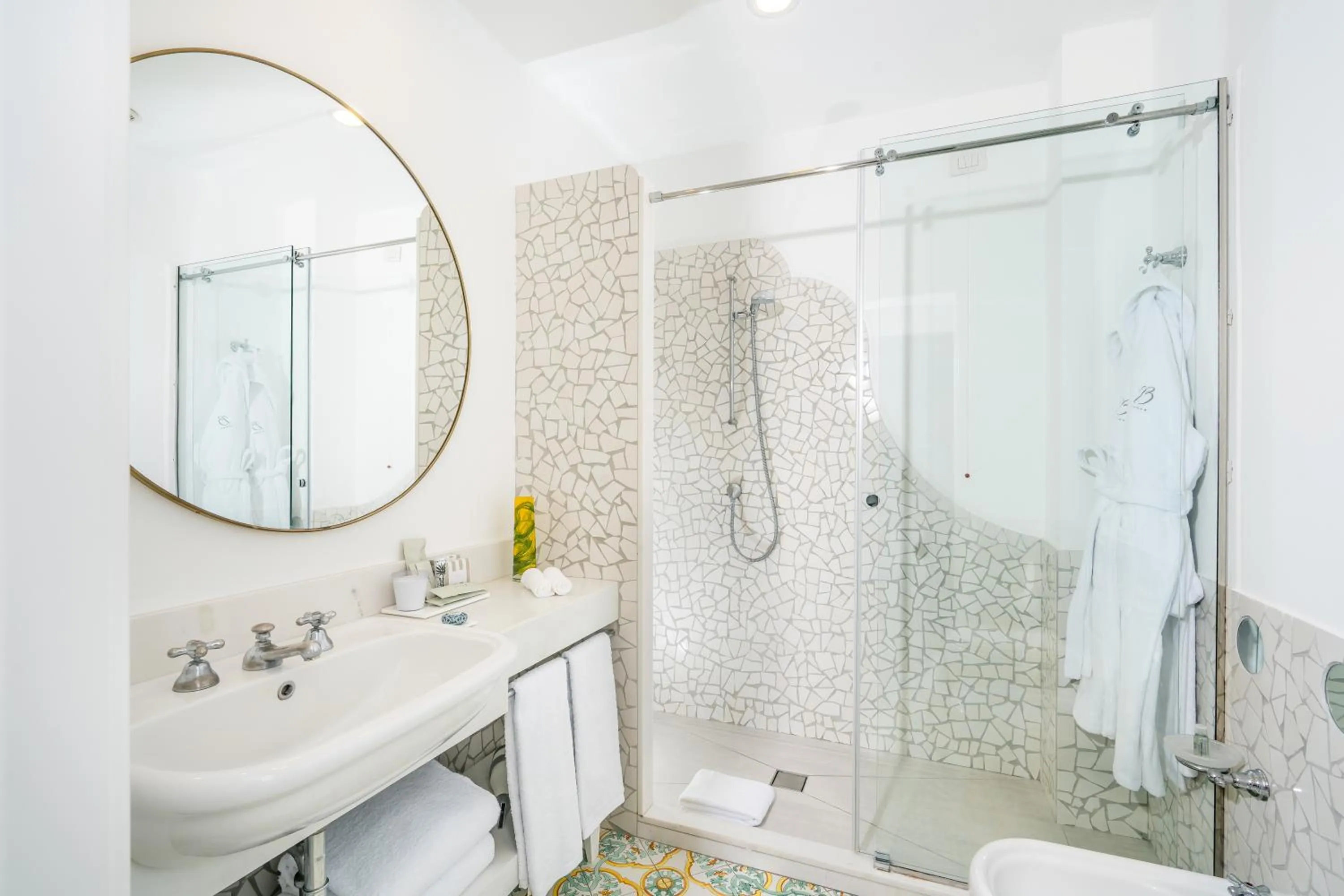 Shower in Hotel Belair