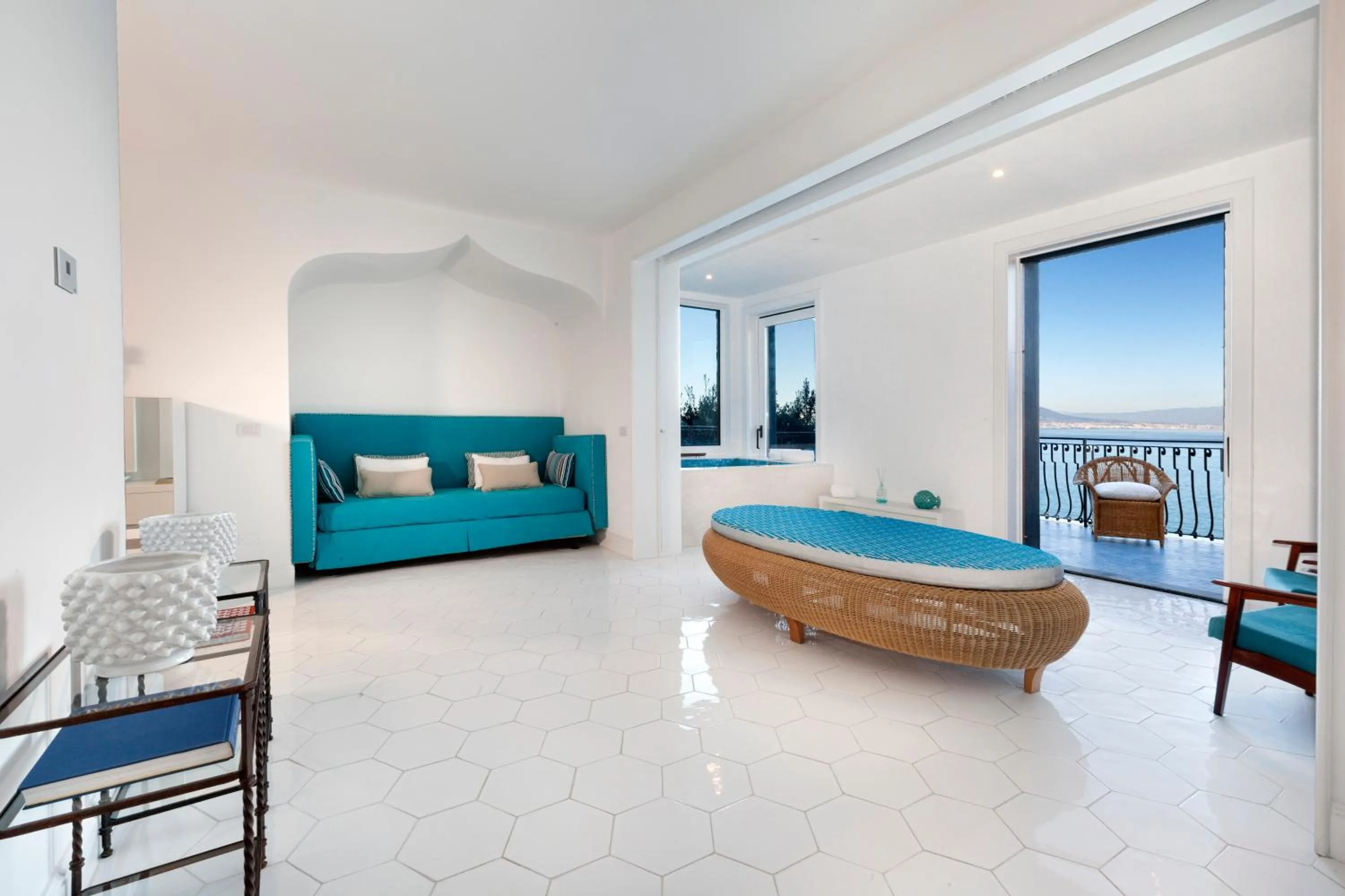 Seating area, Bed in Hotel Belair