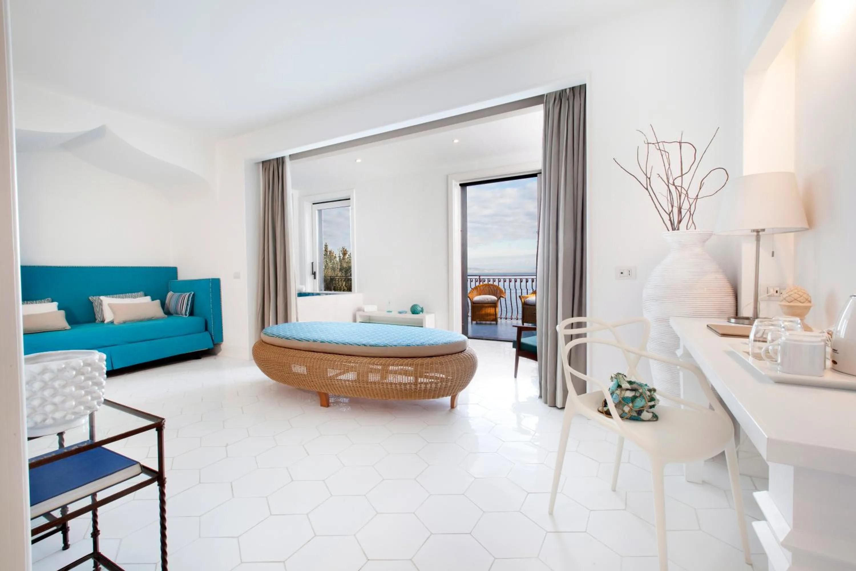 Seating area, Bed in Hotel Belair