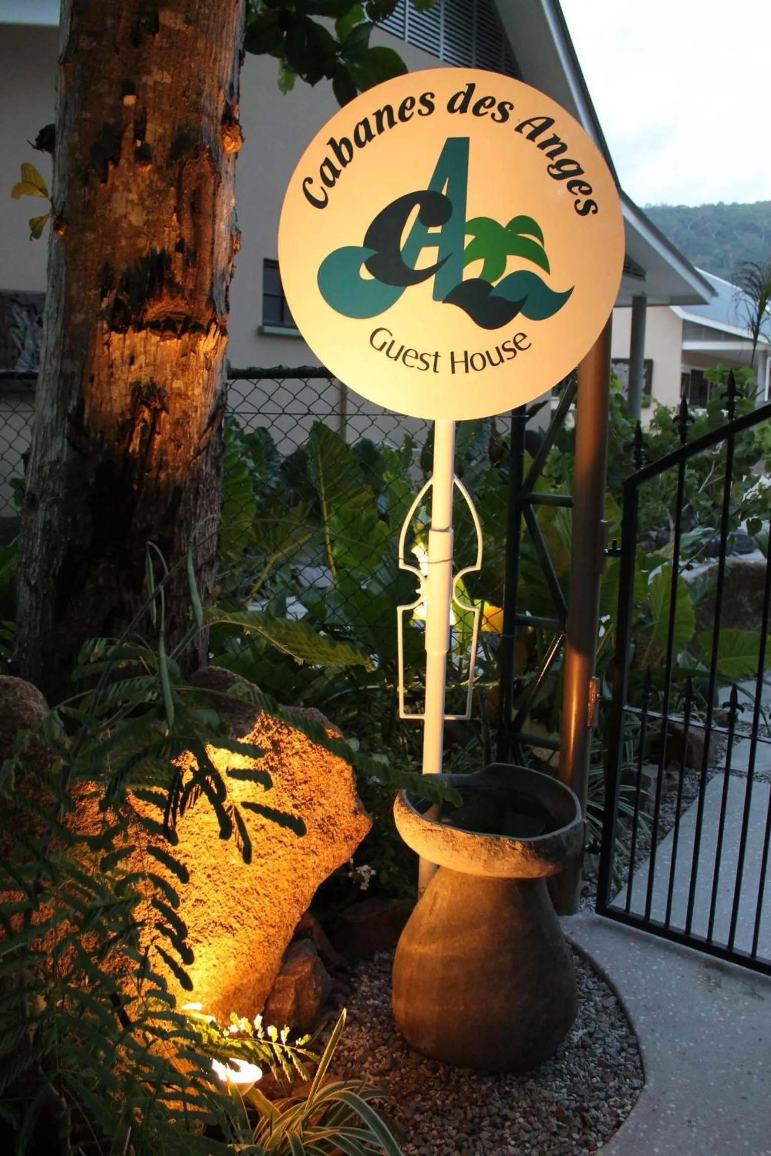 Facade/entrance in Cabanes Des Anges