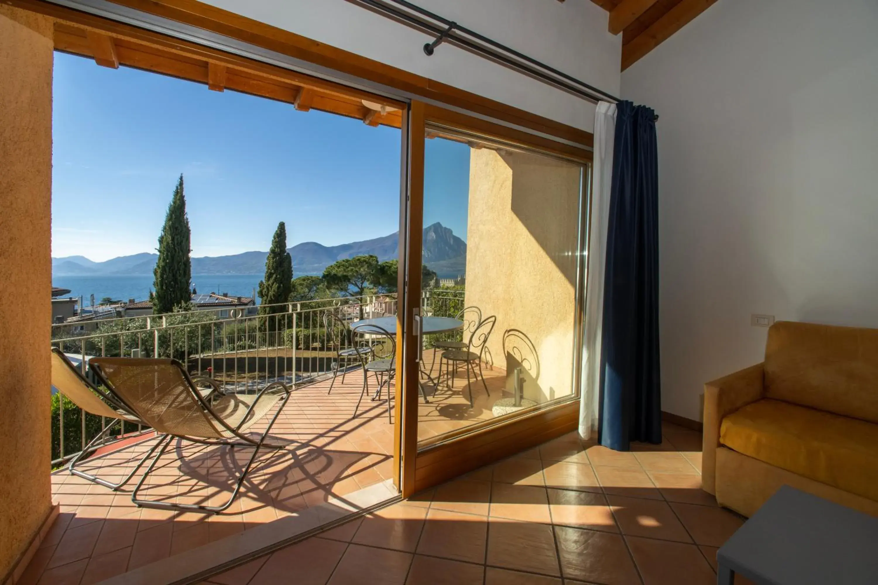 Apartment - Split Level with Balcony and Lake View in Residence Ca Del Lago Apartment - Split Level with Balcony and Lake View in Residence Ca Del Lago