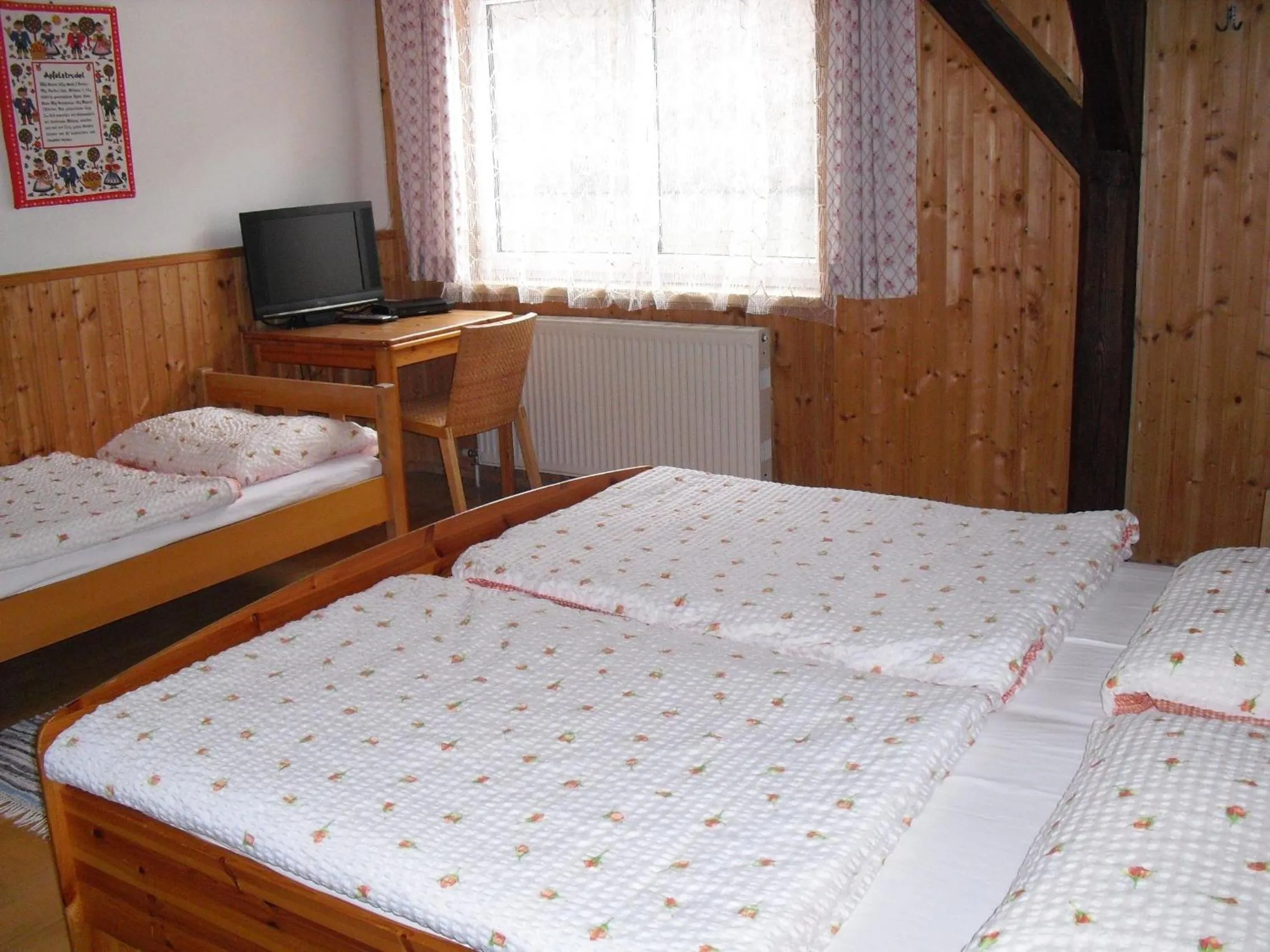 Photo of the whole room, Bed in Gasthof Zum heiligen Nikolaus