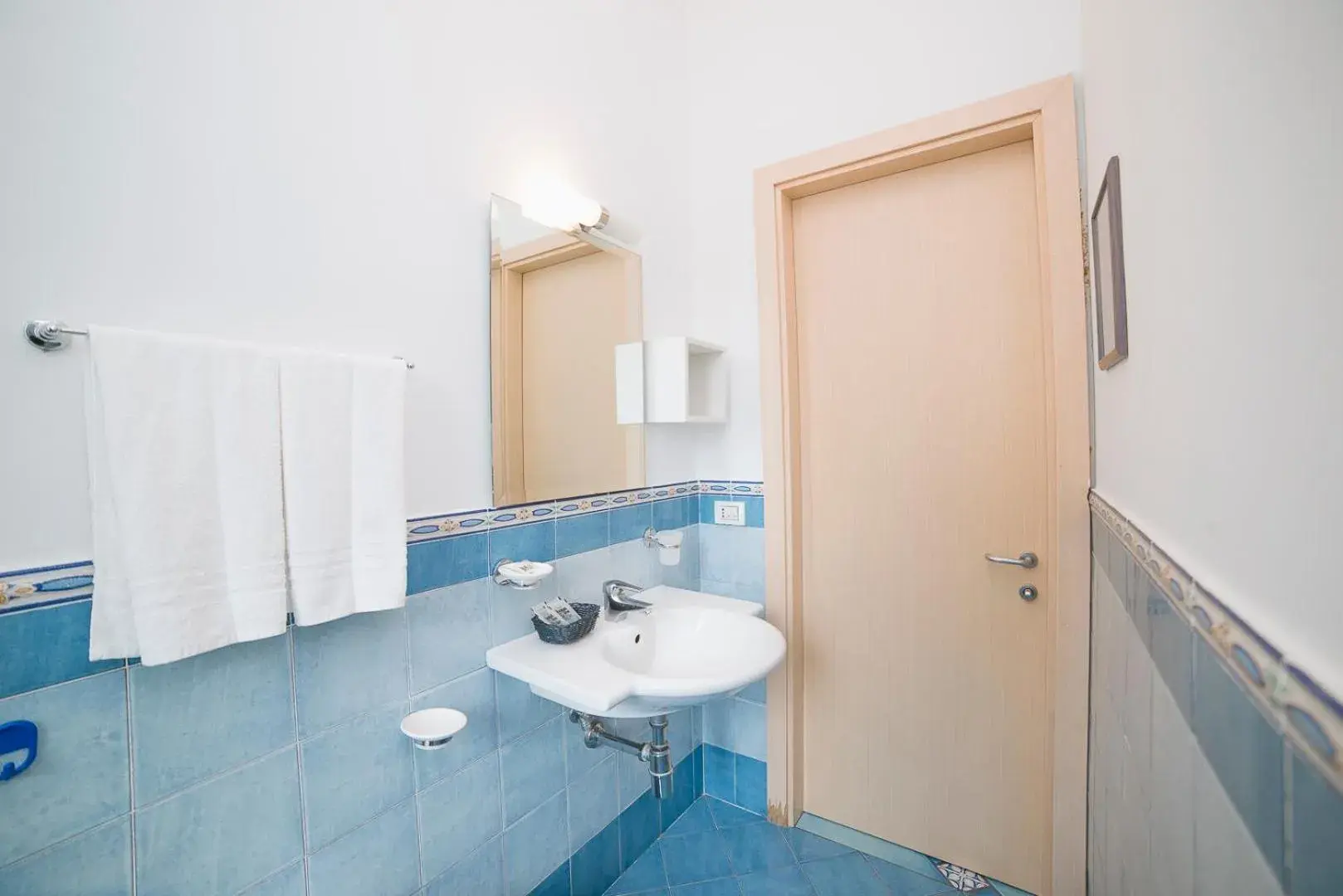 Triple Room in Hotel De Rosa Triple Room in Hotel De Rosa