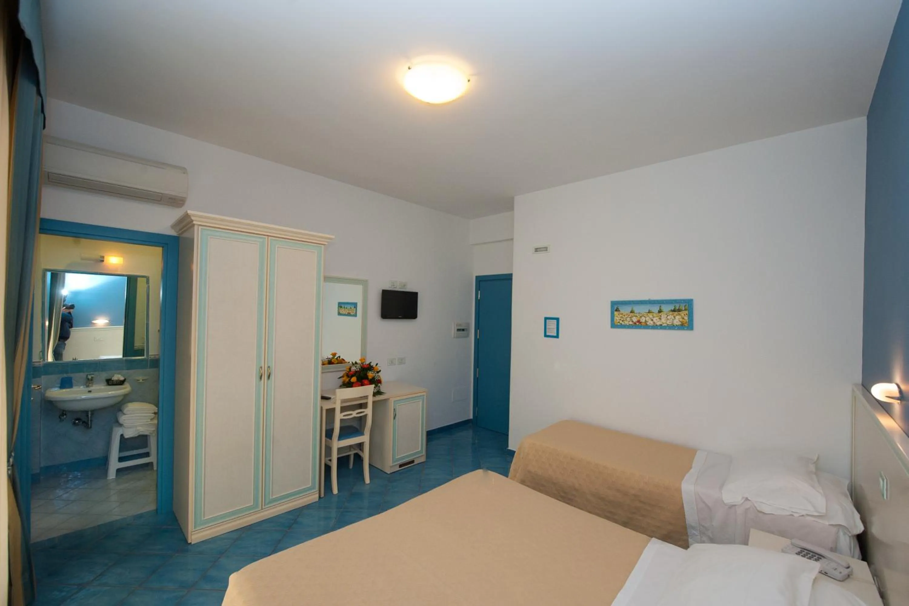 Photo of the whole room, Bed in Hotel De Rosa