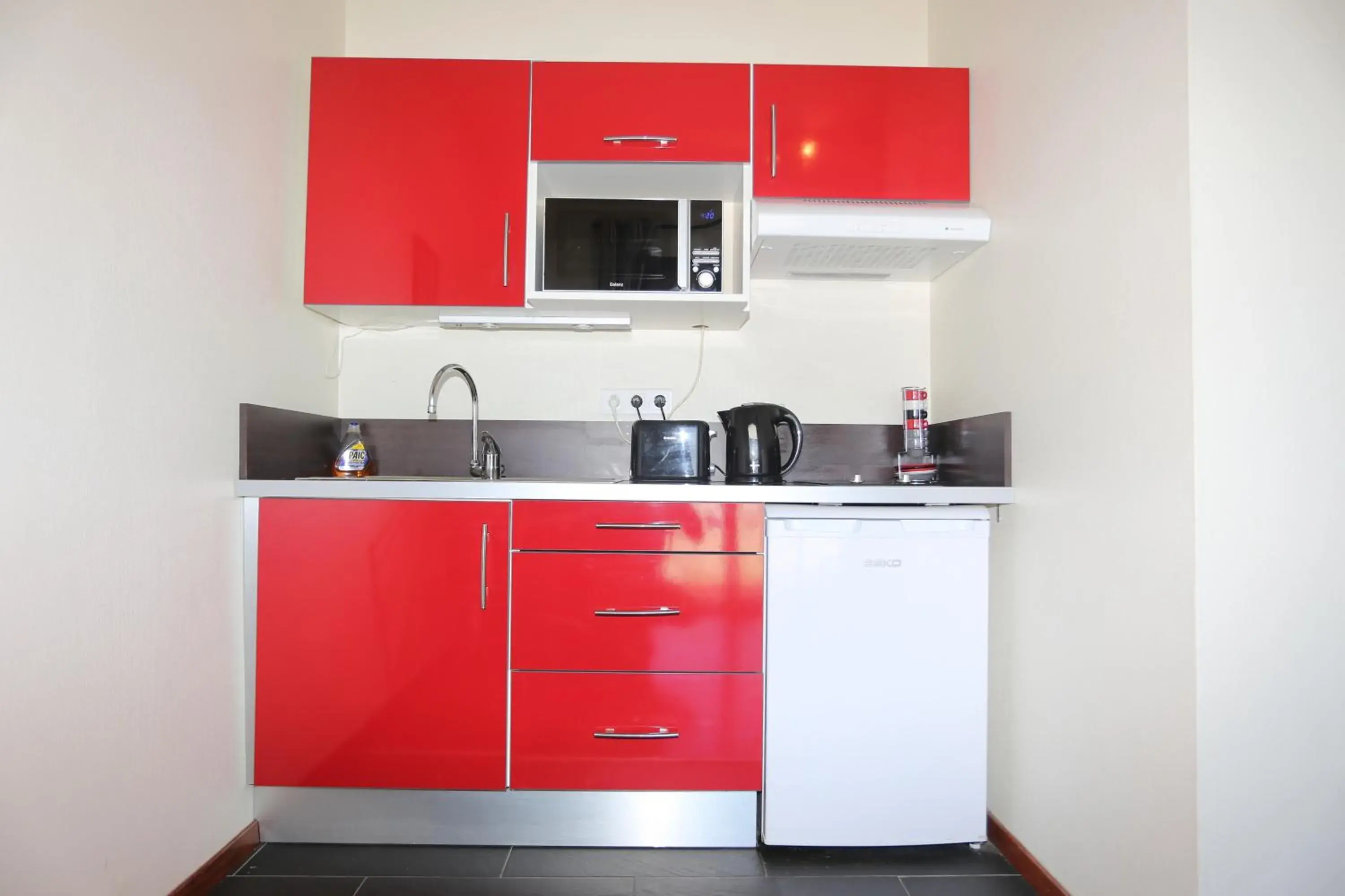 One-Bedroom Apartment with Sea View in O'Sullivans Bar and Hotel One-Bedroom Apartment with Sea View in O'Sullivans Bar and Hotel