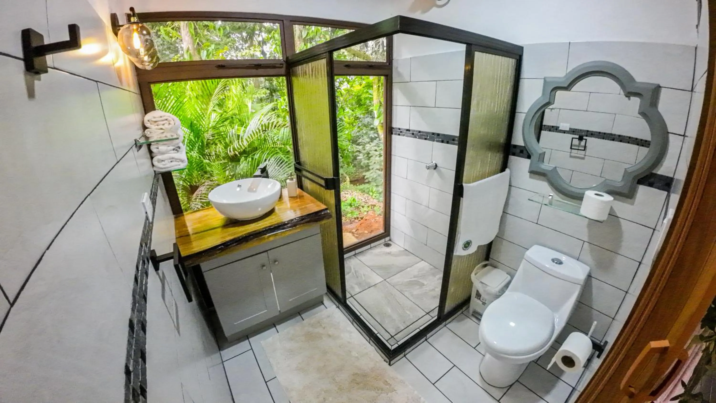 Bathroom in Bungalows Las Iguanas Arenal Volcano