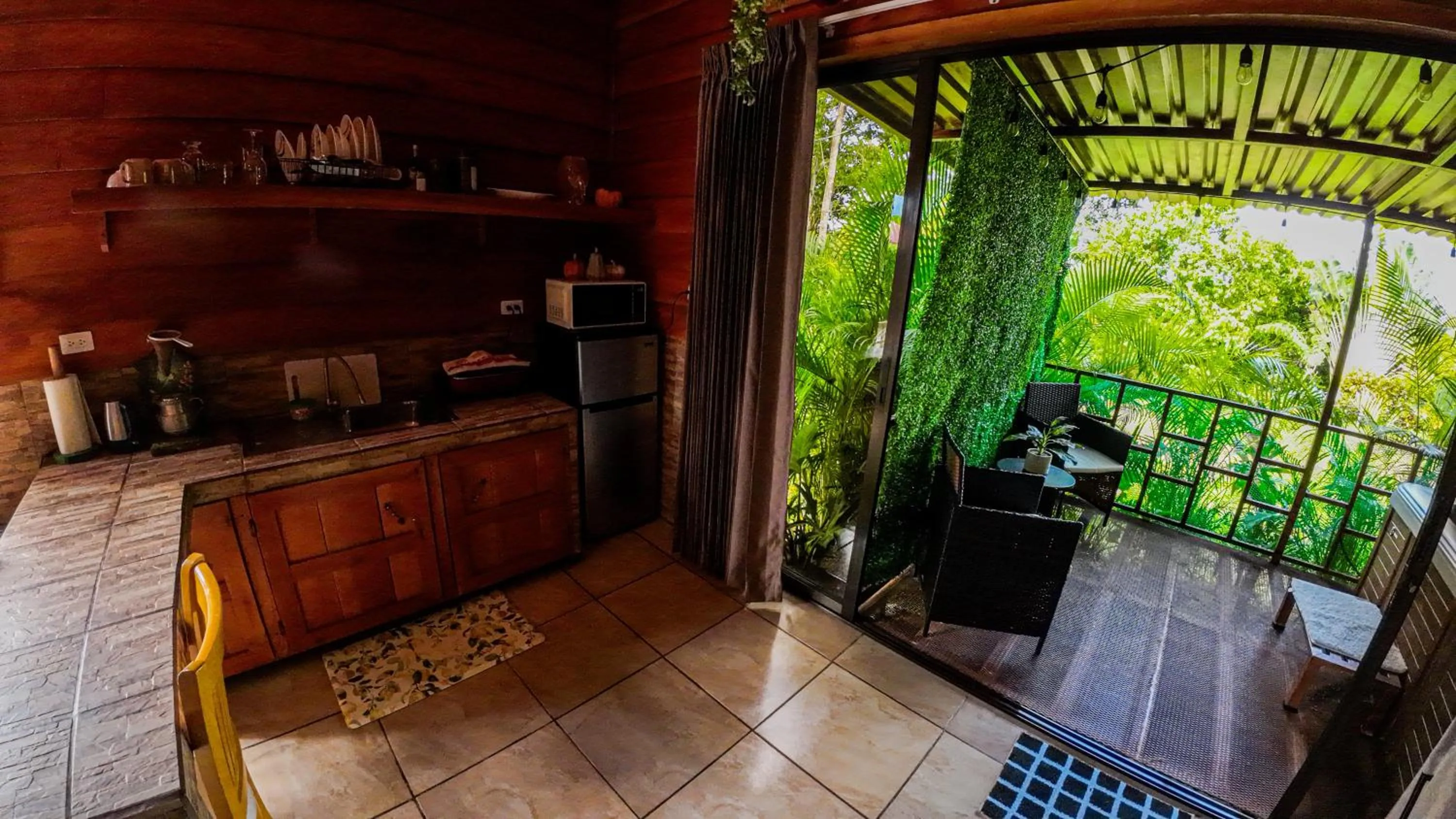 Kitchen or kitchenette in Bungalows Las Iguanas Arenal Volcano