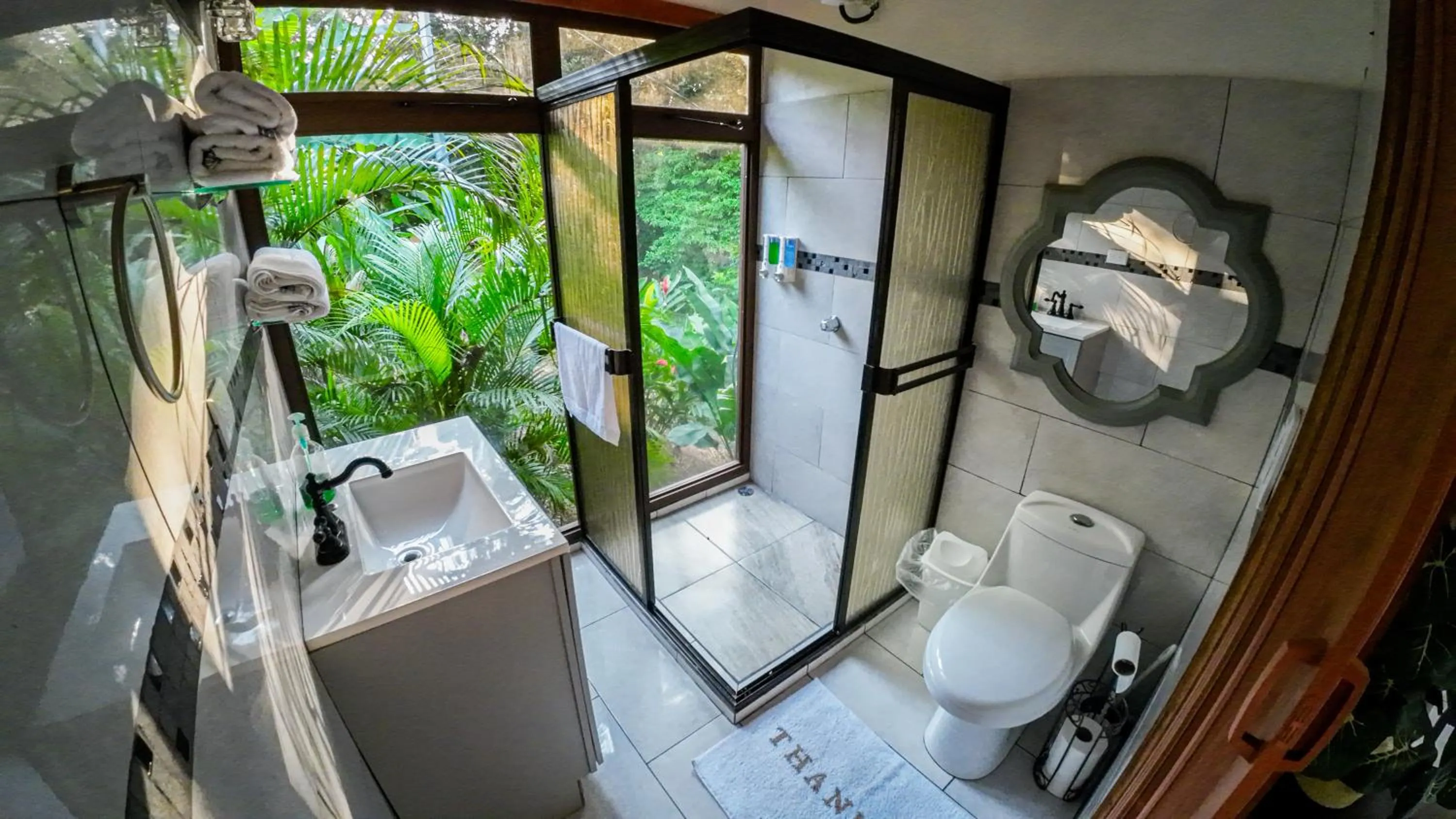 Bathroom in Bungalows Las Iguanas Arenal Volcano