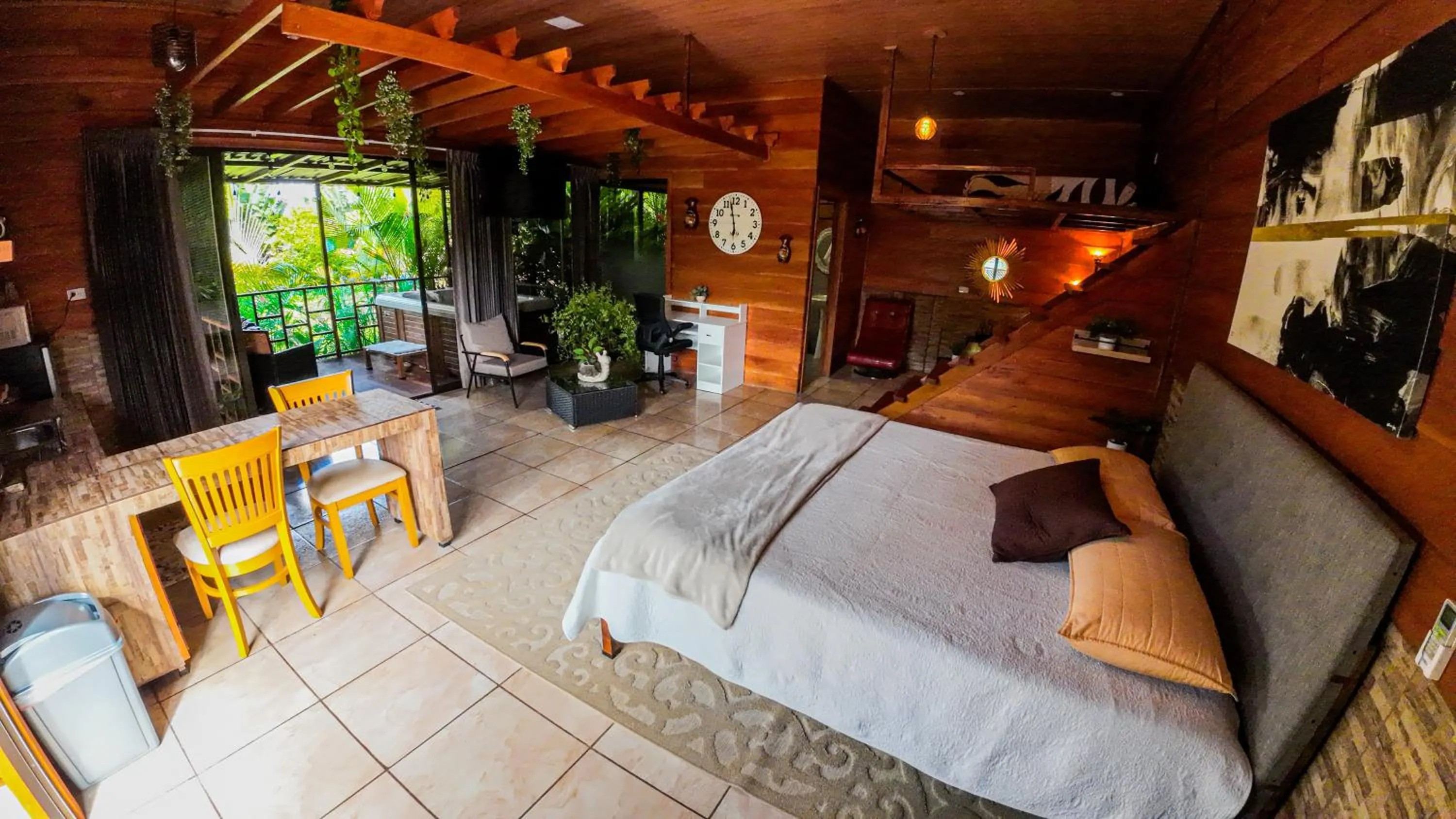 Photo of the whole room, Bed in Bungalows Las Iguanas Arenal Volcano