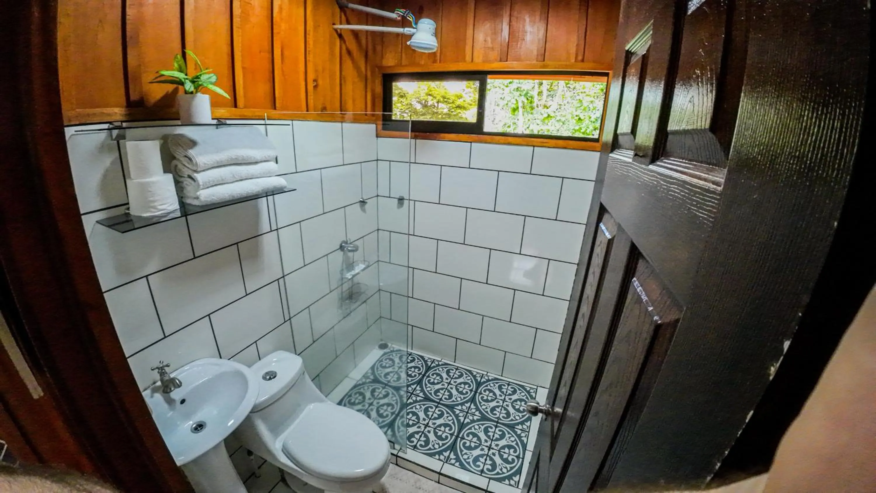 Bathroom in Bungalows Las Iguanas Arenal Volcano
