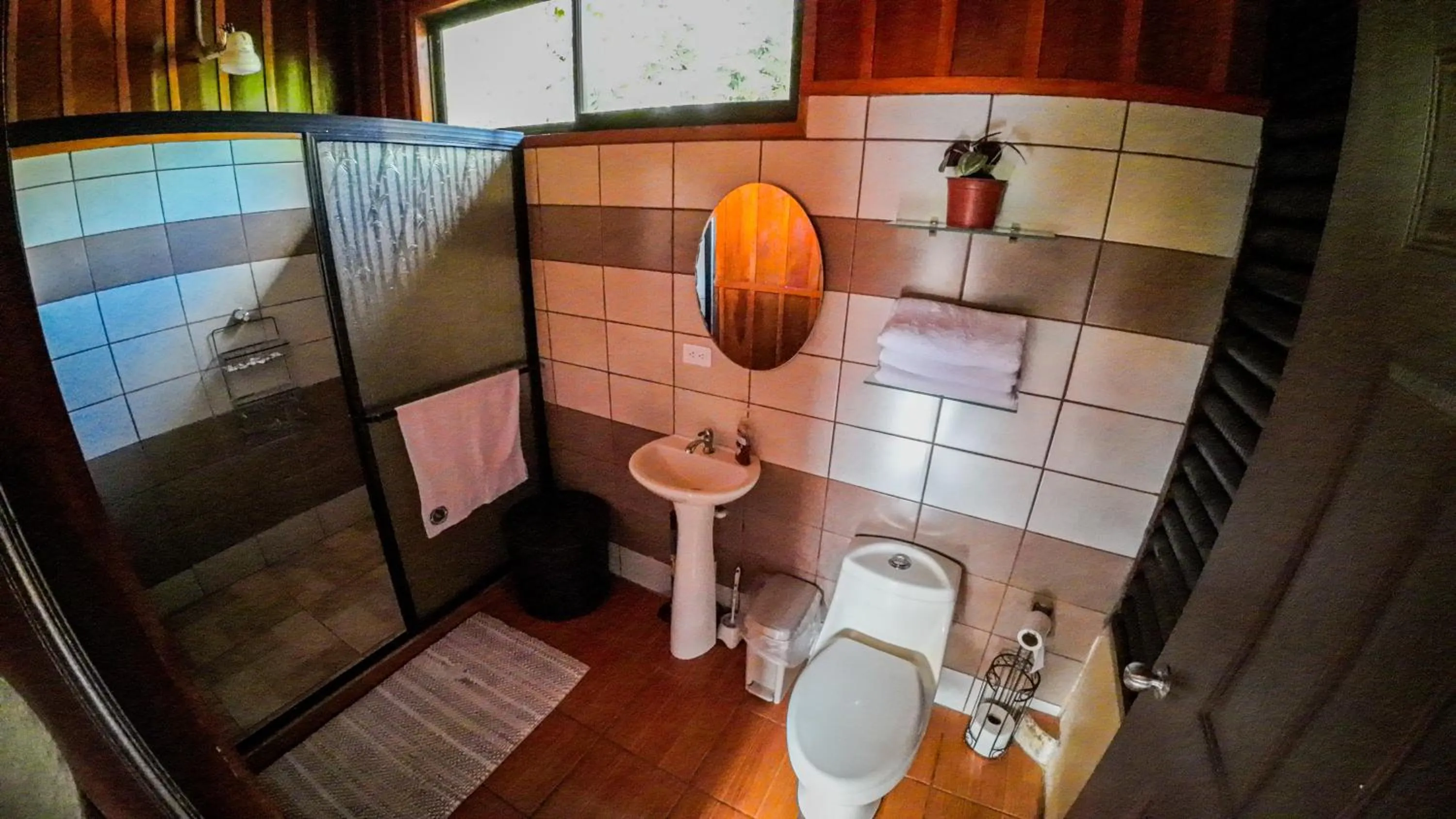 Bathroom in Bungalows Las Iguanas Arenal Volcano