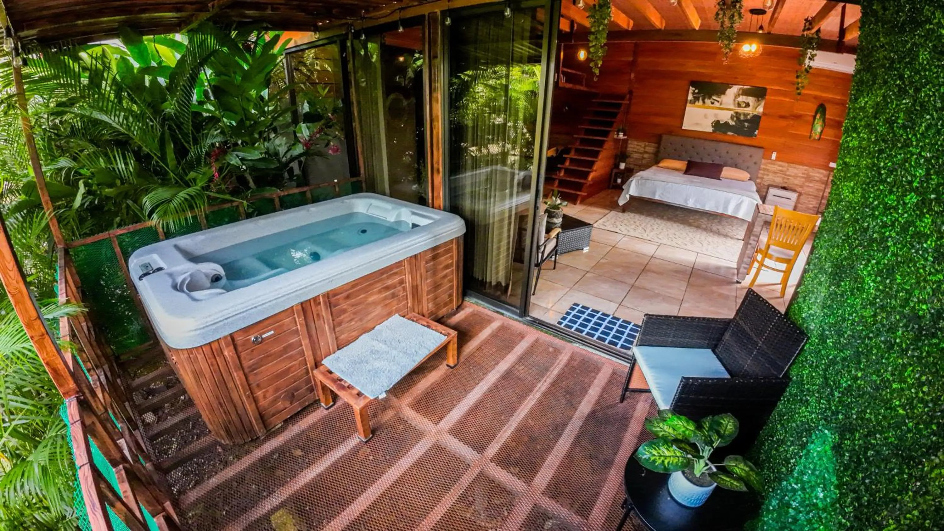 Hot Tub, Bed in Bungalows Las Iguanas Arenal Volcano
