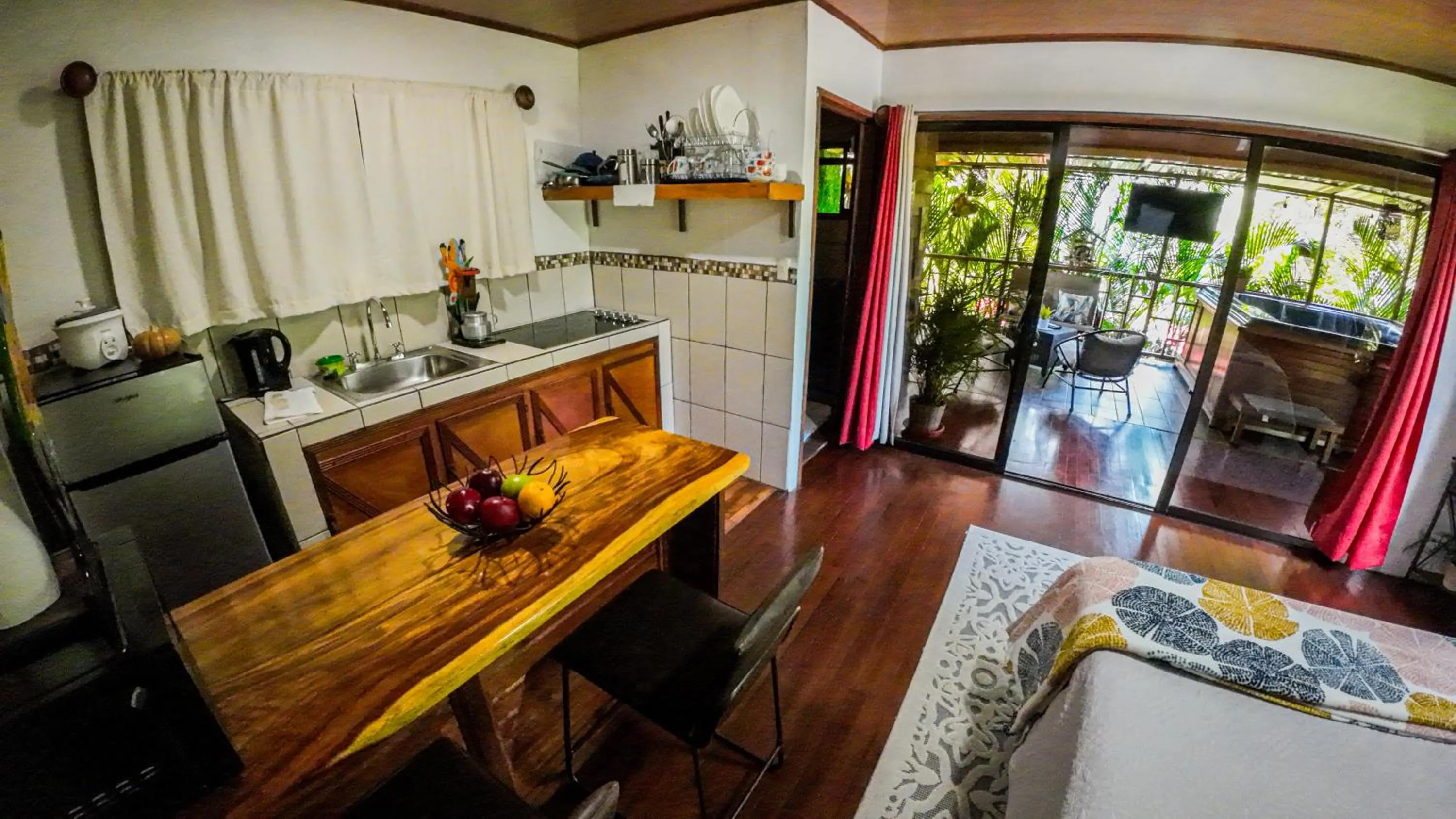 Kitchen or kitchenette in Bungalows Las Iguanas Arenal Volcano