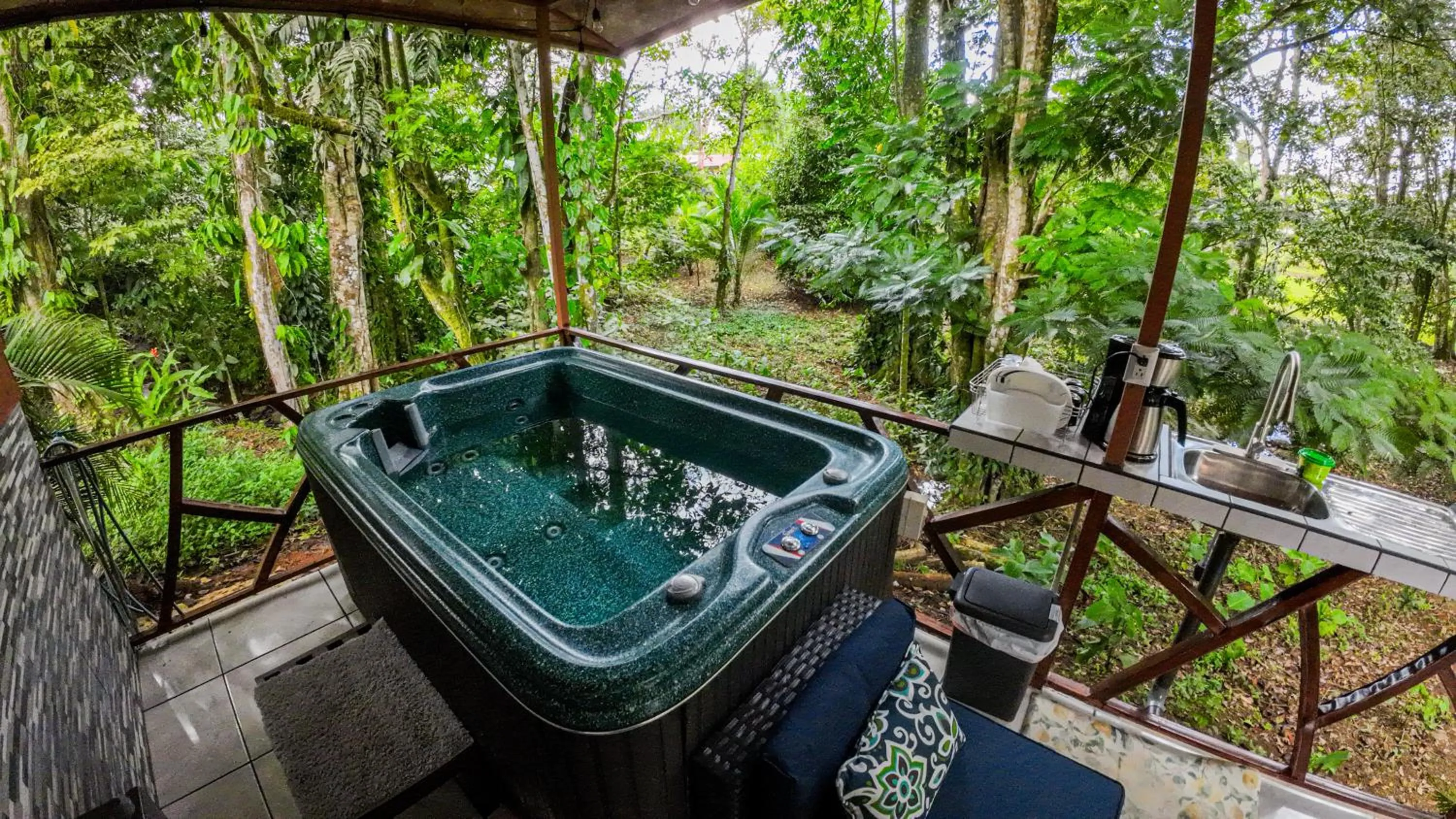 Garden in Bungalows Las Iguanas Arenal Volcano