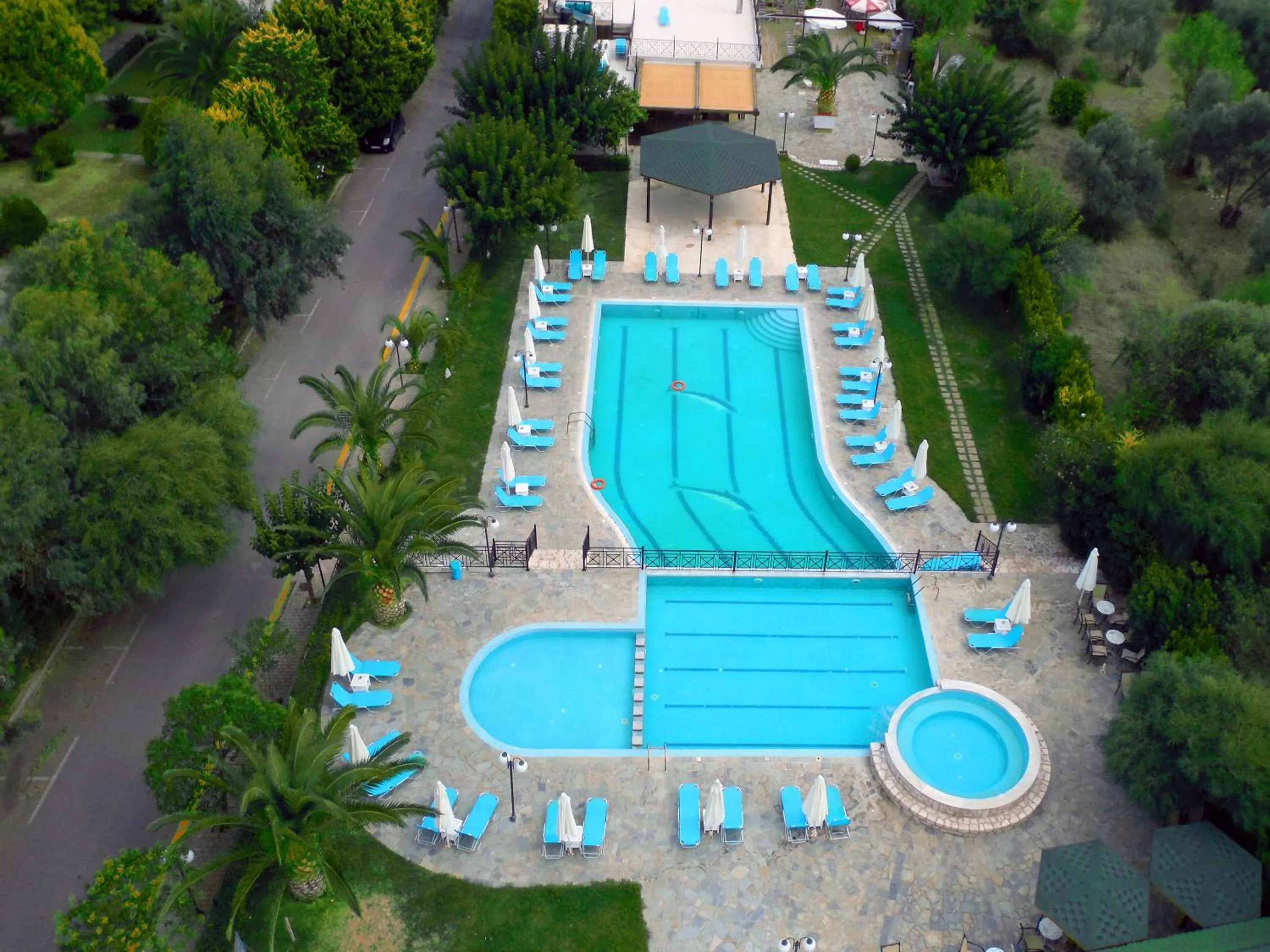 Swimming pool in Almira Mare