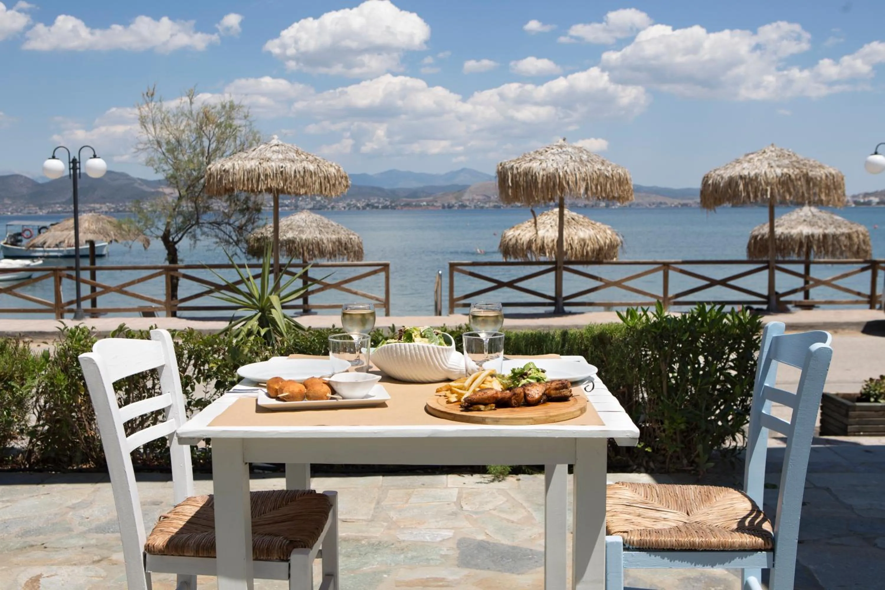 Restaurant/places to eat in Almira Mare