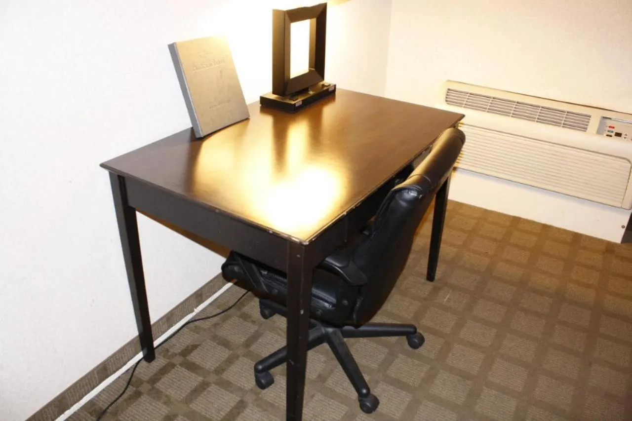 Business facilities in Riverfront Hotel