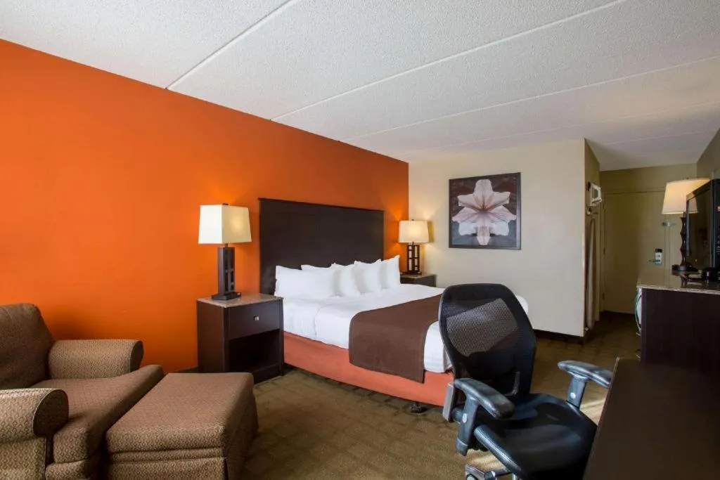 Photo of the whole room, Bed in Riverfront Hotel