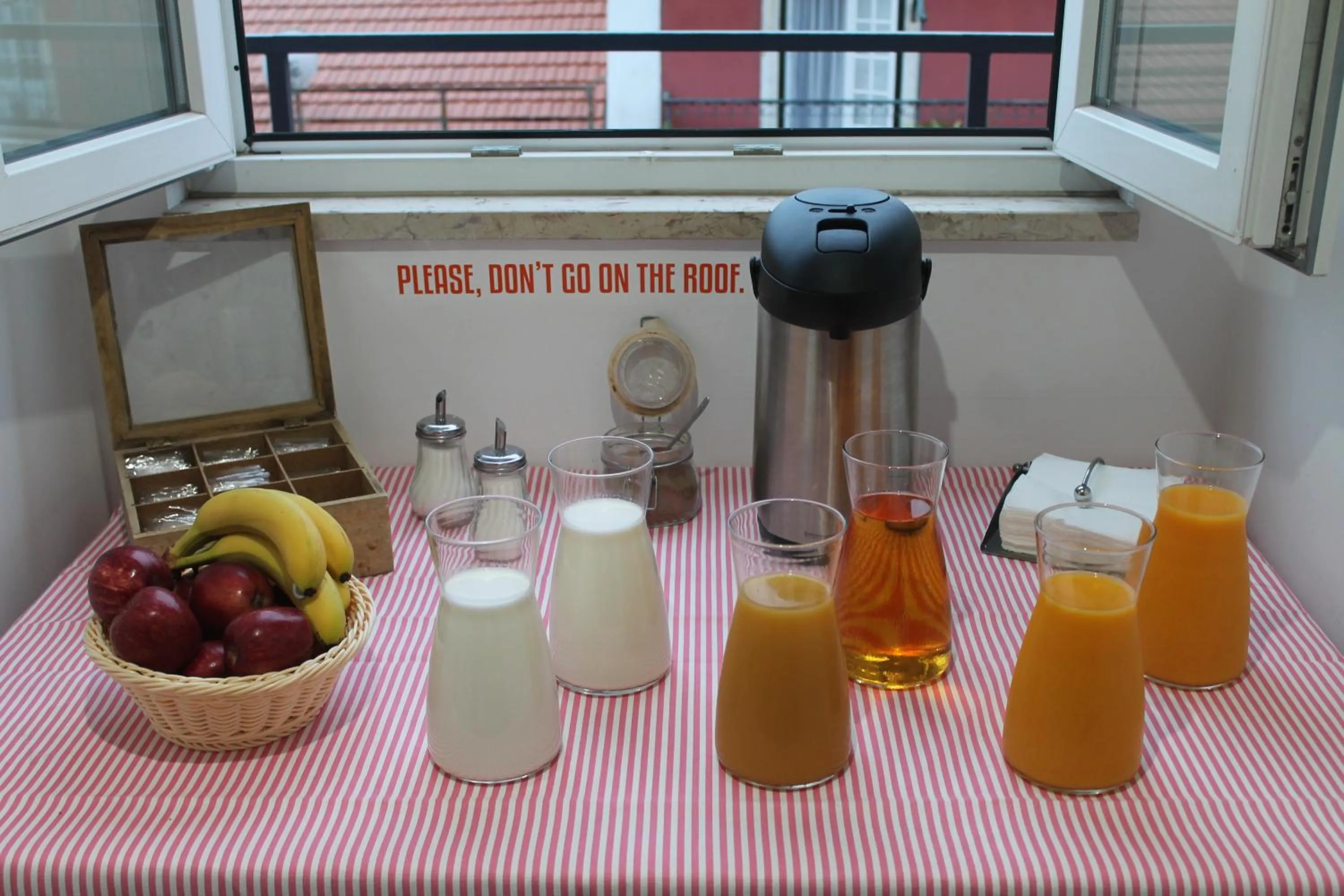 Breakfast in Inn Possible Lisbon Hostel