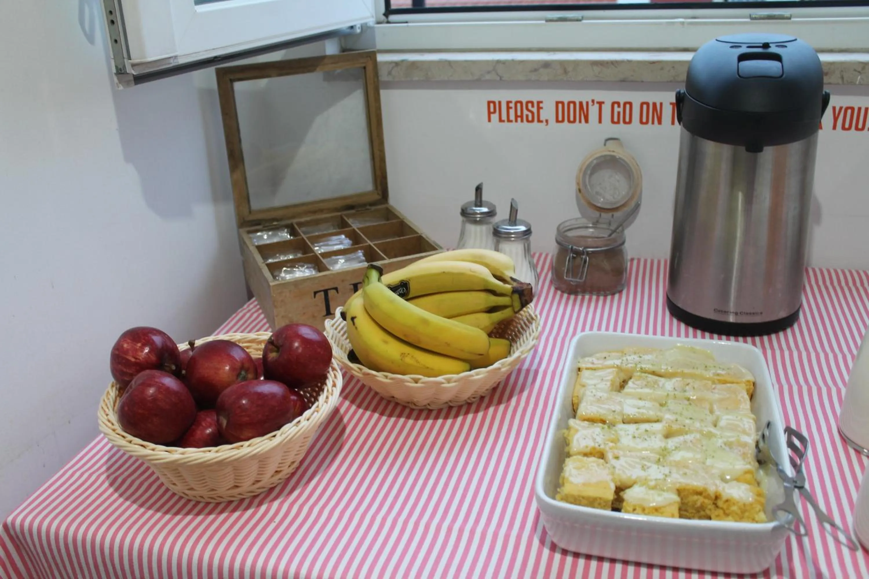 Breakfast in Inn Possible Lisbon Hostel