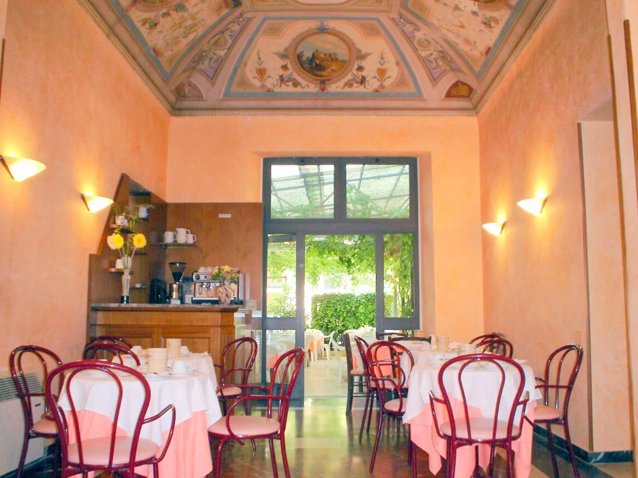 Restaurant/places to eat in Hotel Rita Major